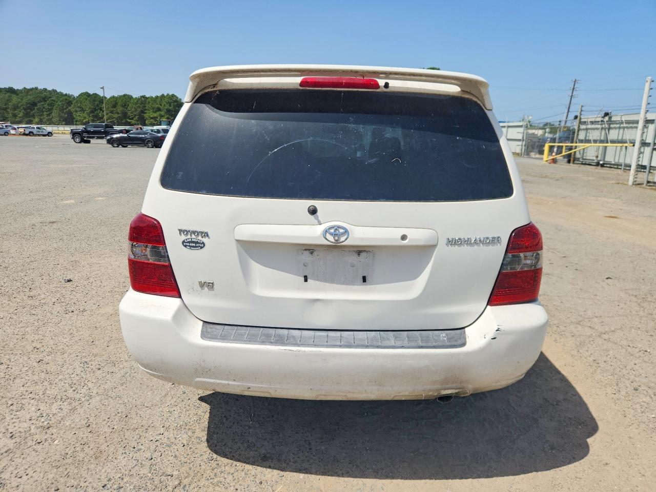 2006 Toyota Highlander Base White vin: JTEDP21A460107511