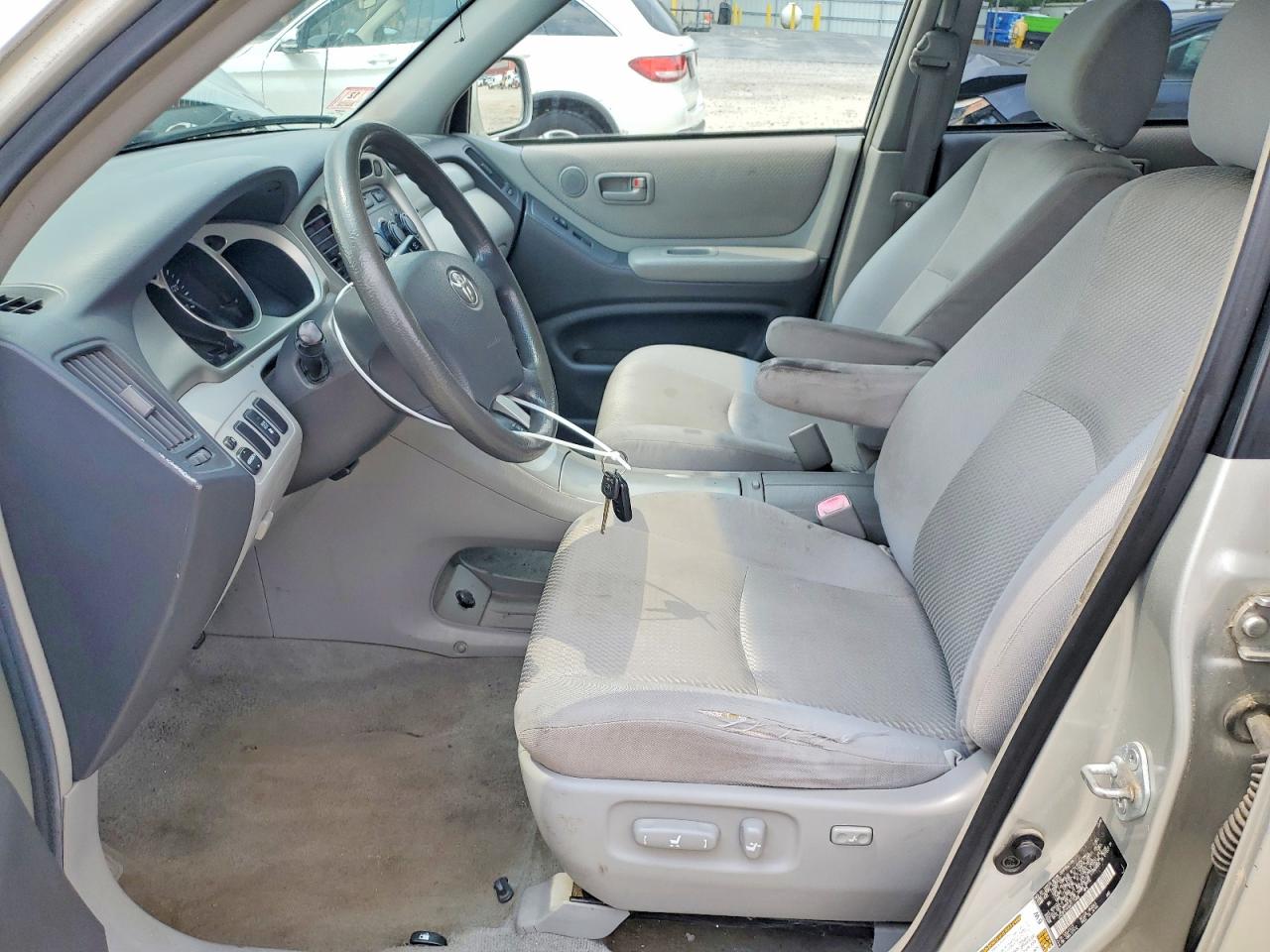 2006 Toyota Highlander Base Silver vin: JTEDP21A460113468