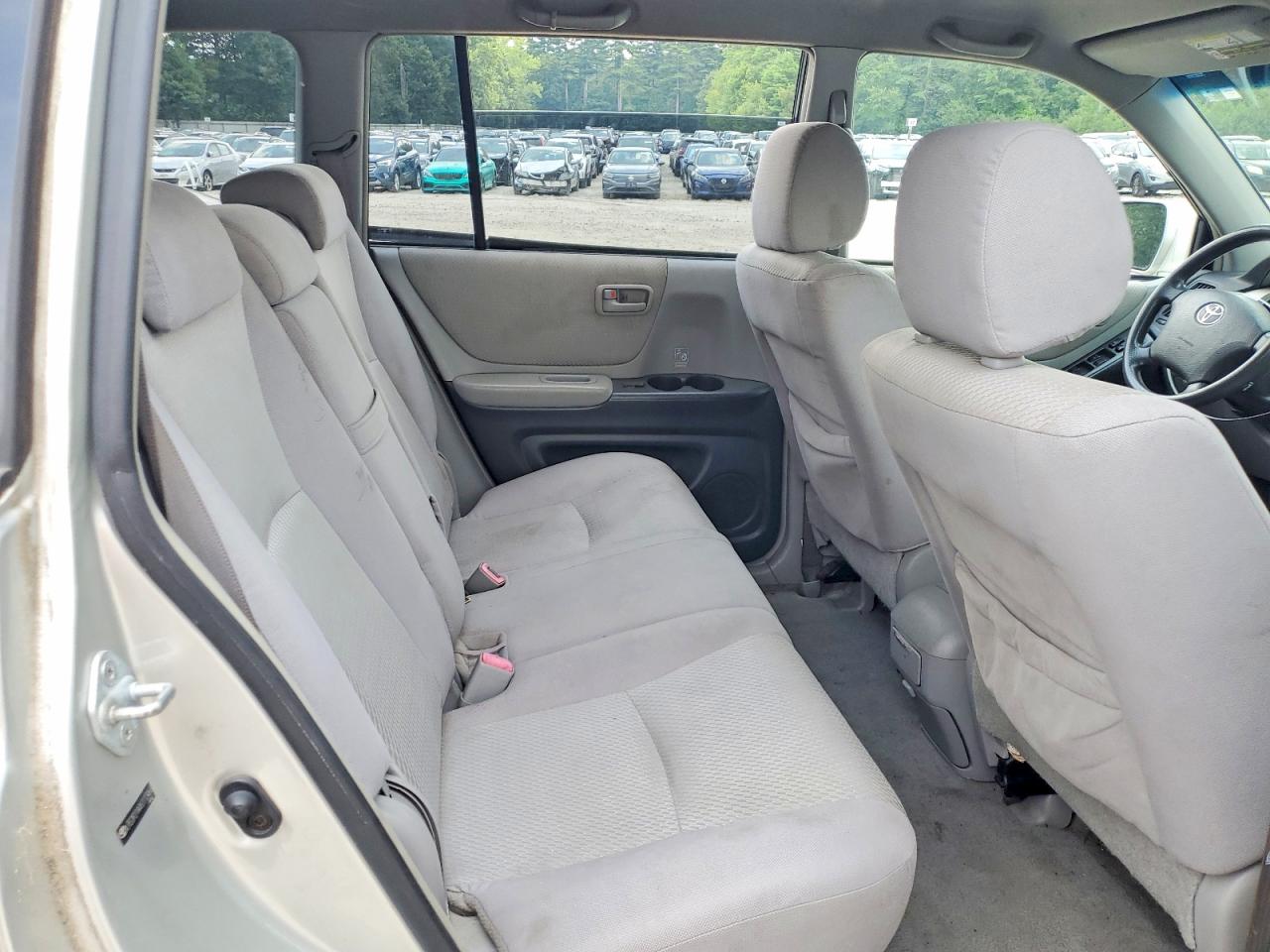2006 Toyota Highlander Base Silver vin: JTEDP21A460113468