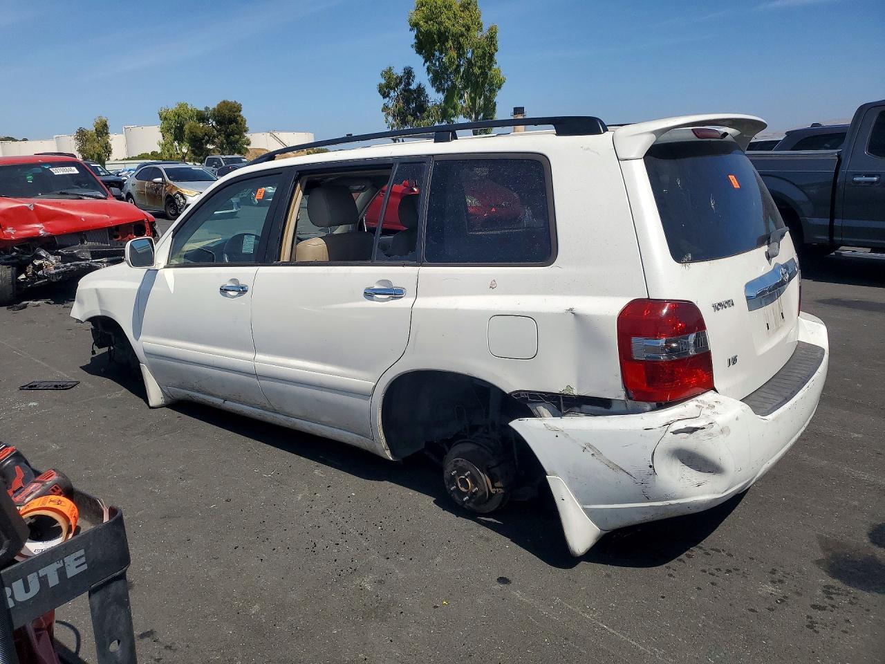 2006 Toyota Highlander Limited White vin: JTEDP21A460113521