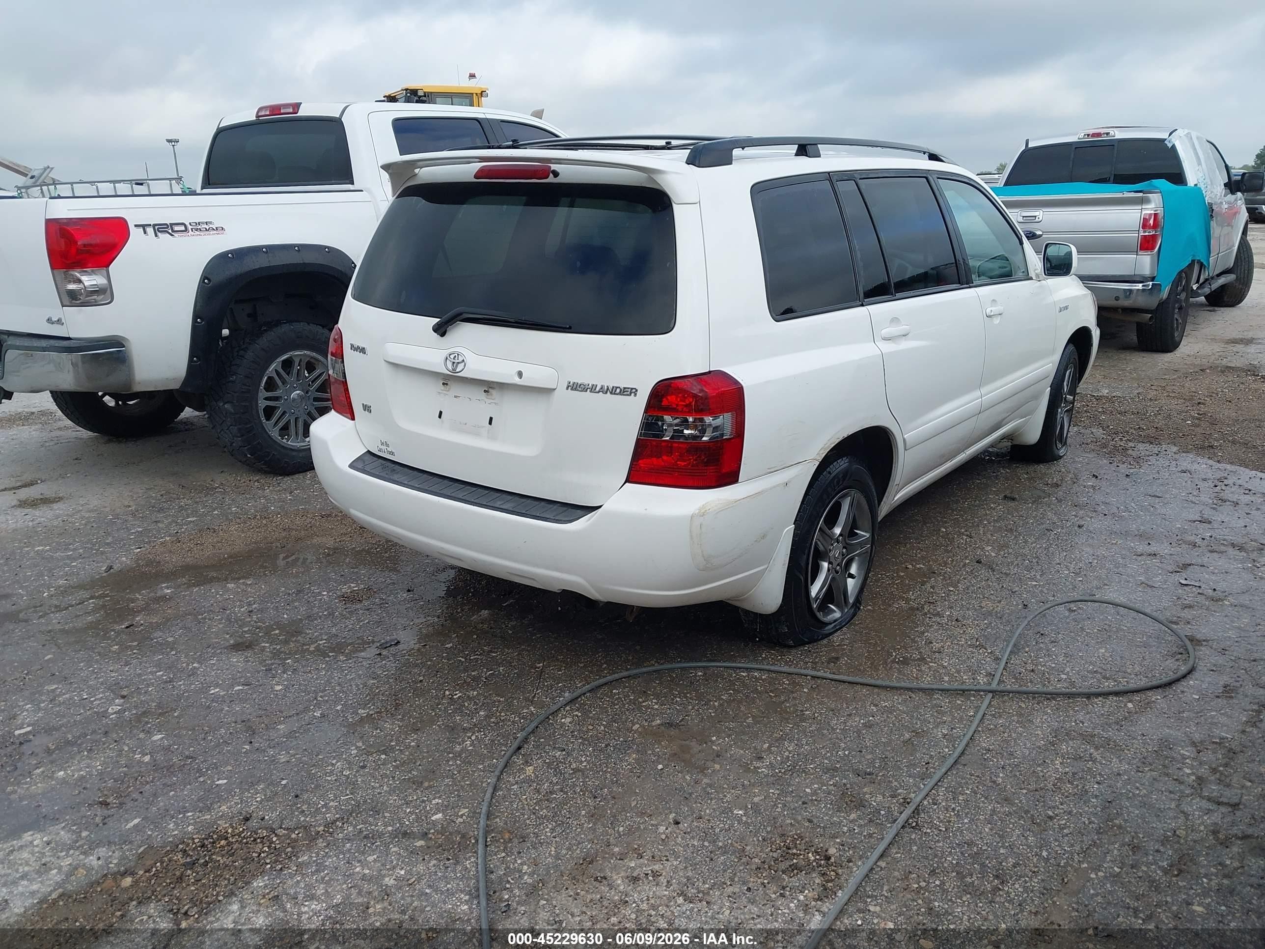 2004 Toyota Highlander Limited V6 White vin: JTEDP21A540018253