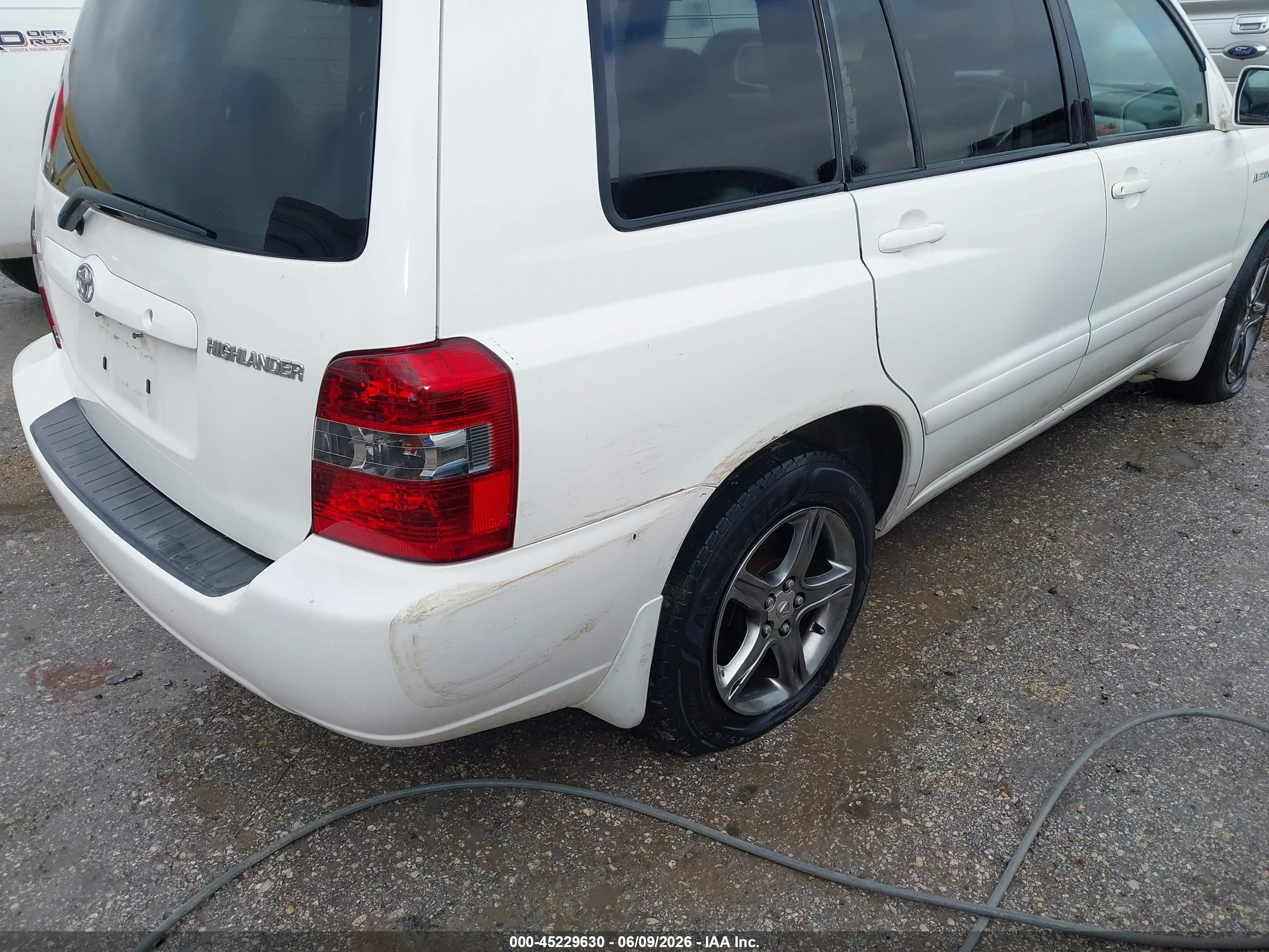 2004 Toyota Highlander Limited V6 White vin: JTEDP21A540018253