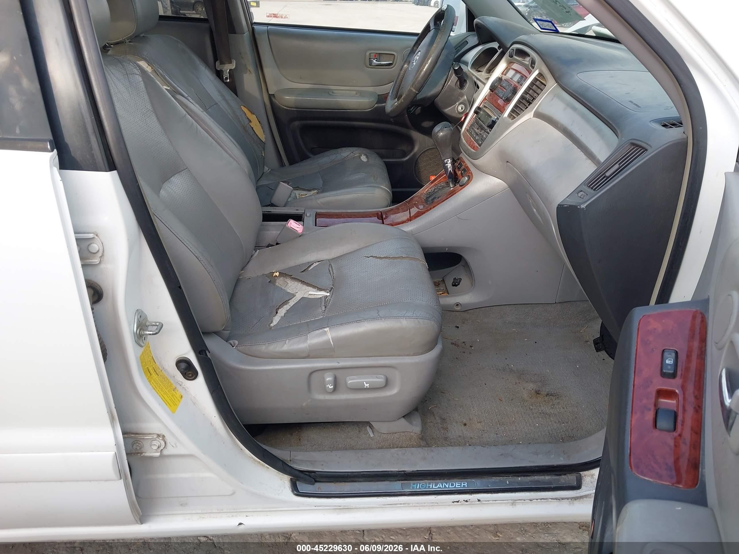 2004 Toyota Highlander Limited V6 White vin: JTEDP21A540018253