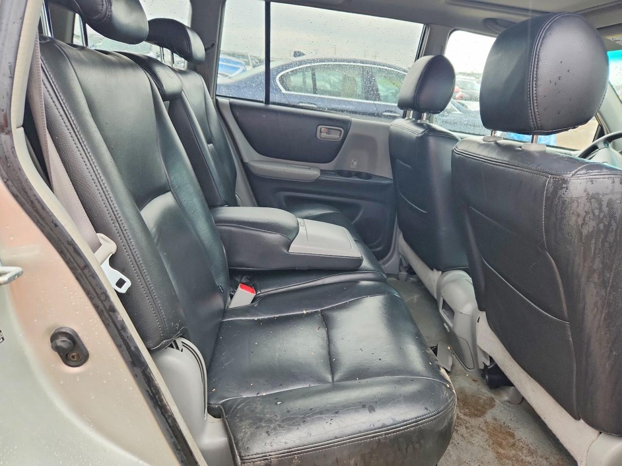 2004 Toyota Highlander Base Tan vin: JTEDP21A540040303