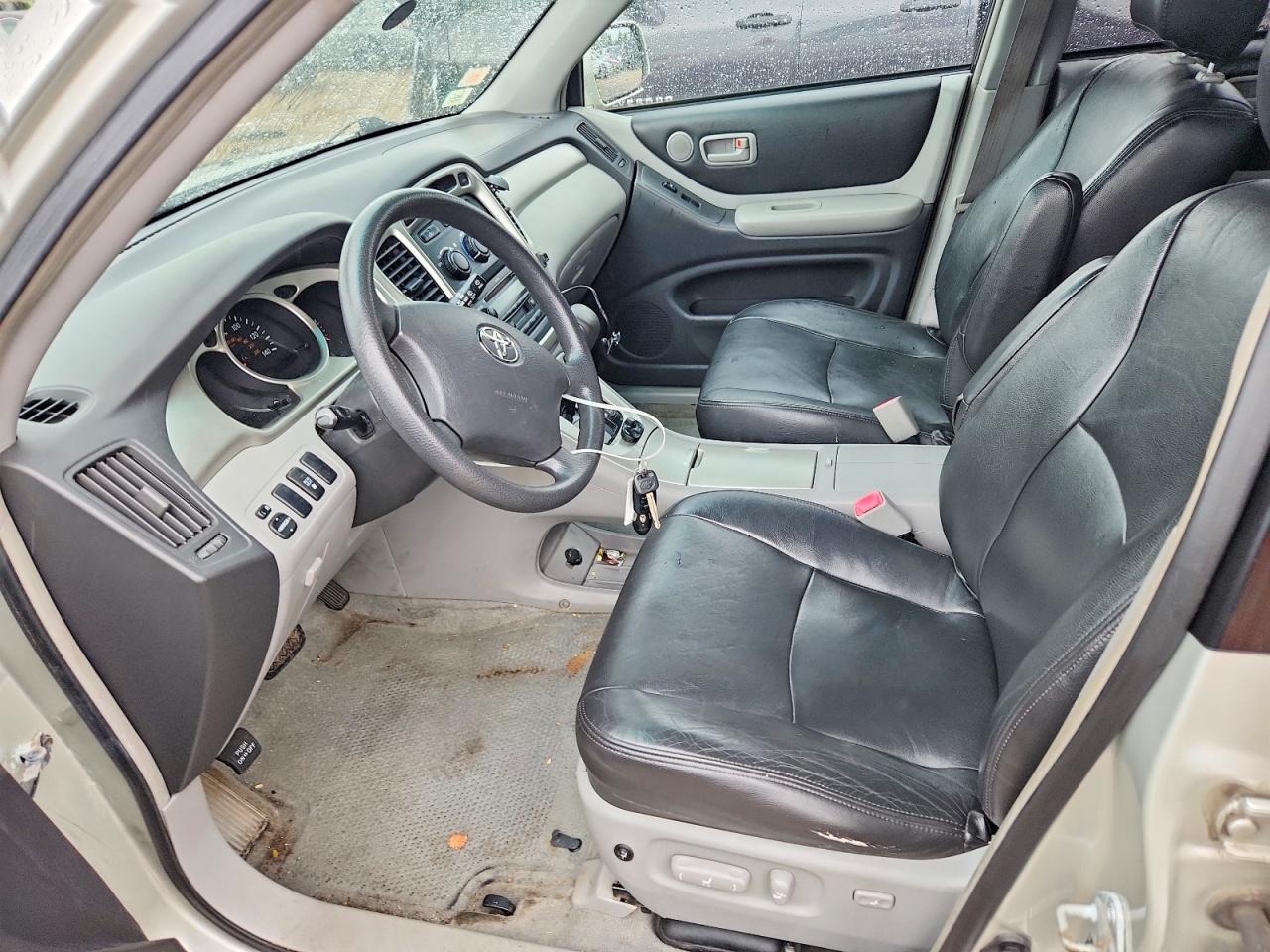 2004 Toyota Highlander Base Tan vin: JTEDP21A540040303