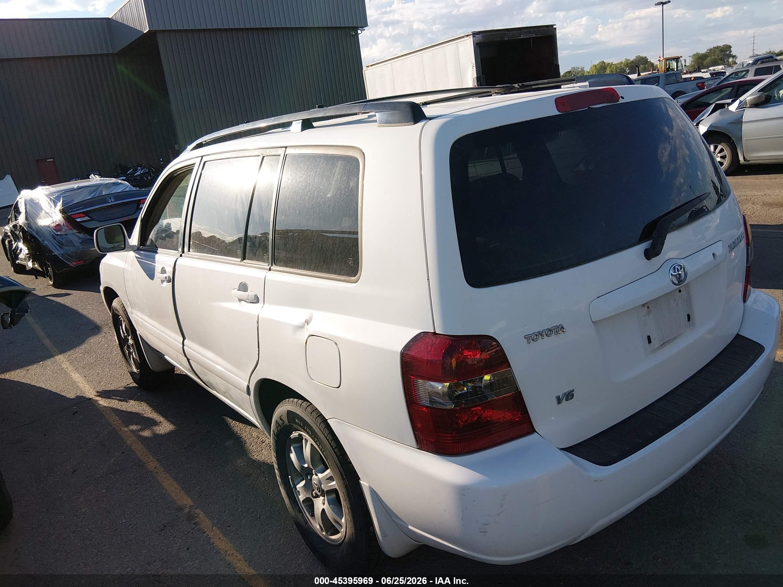 2005 Toyota Highlander V6 White vin: JTEDP21A550046992