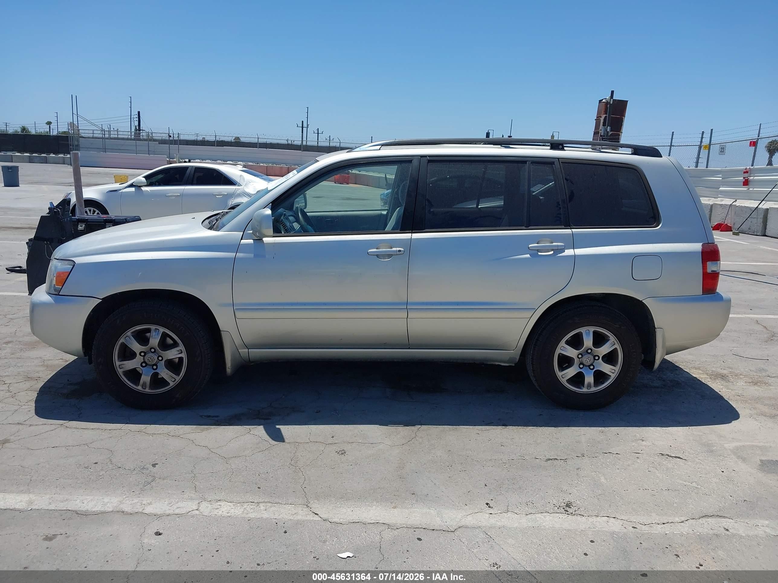 2005 Toyota Highlander V6 Silver vin: JTEDP21A550056549