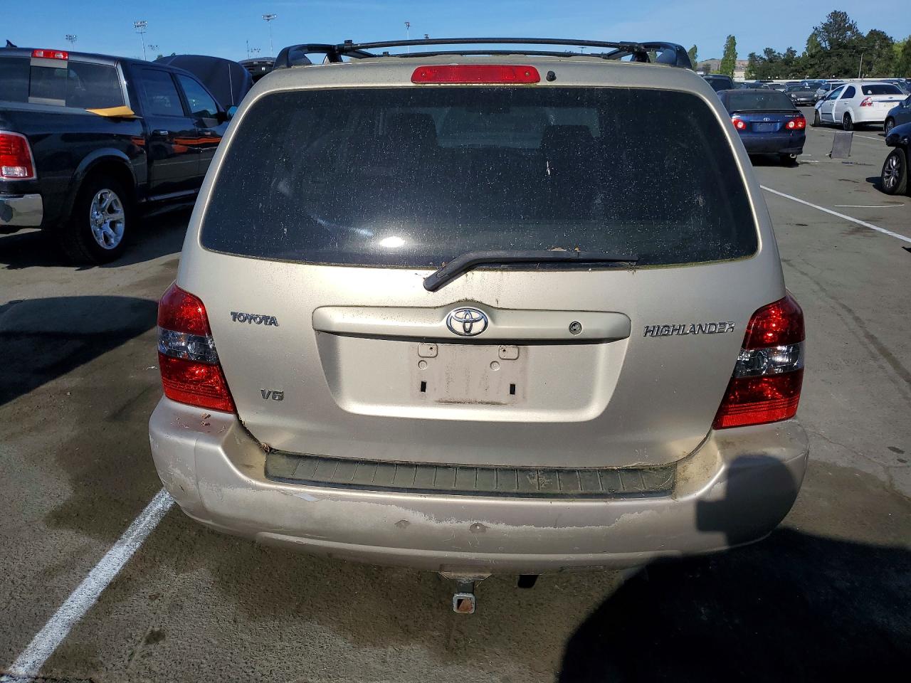 2004 Toyota Highlander Base Gold vin: JTEDP21A640039421