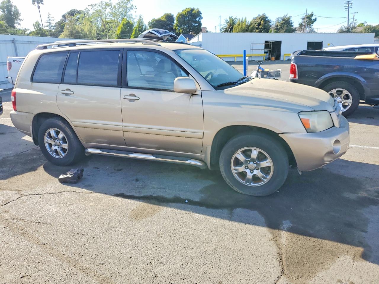 2004 Toyota Highlander Base Gold vin: JTEDP21A640039421