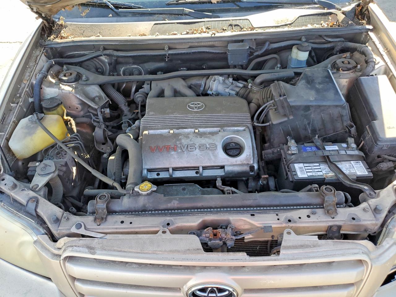 2004 Toyota Highlander Base Gold vin: JTEDP21A640039421