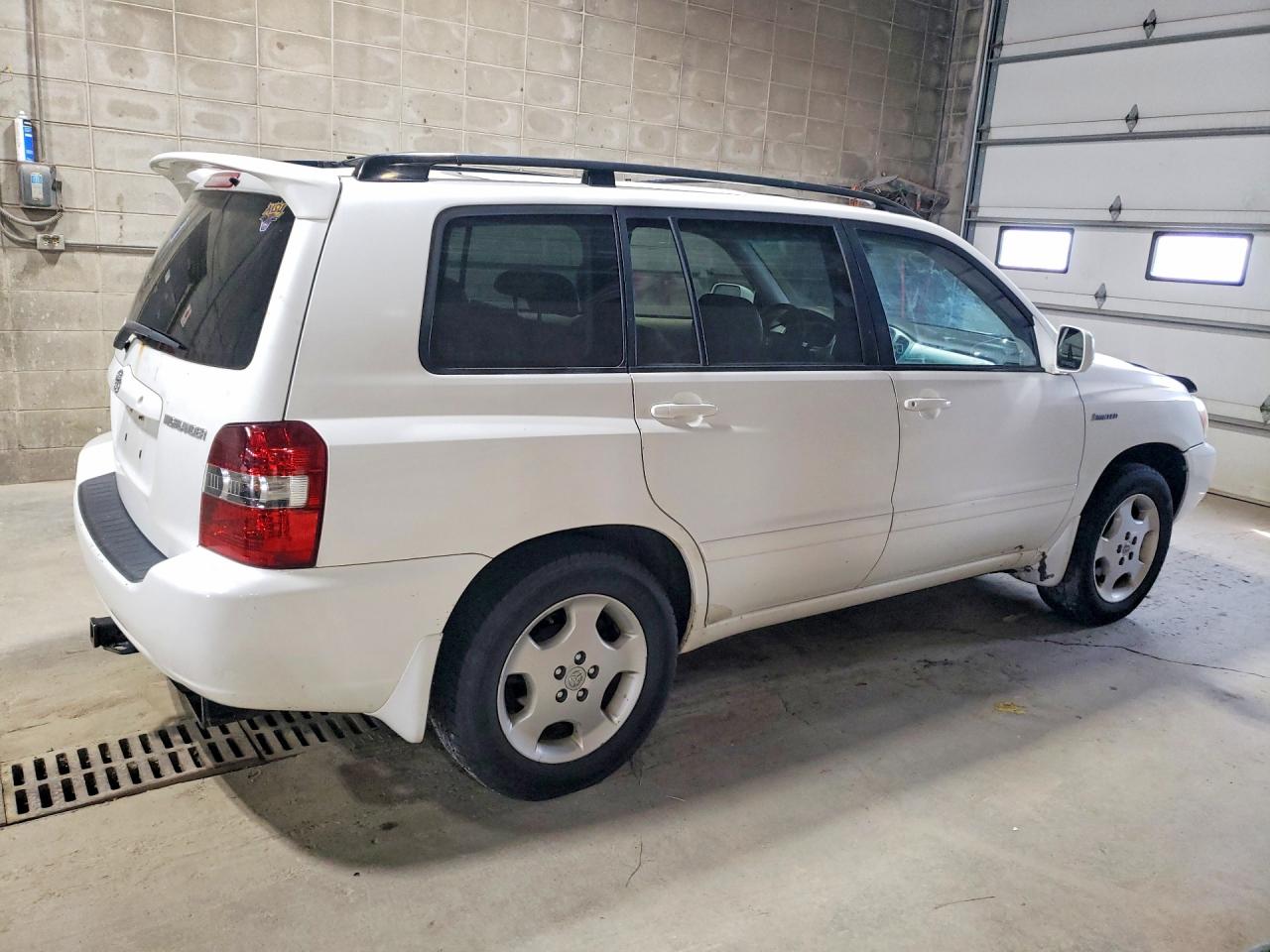 2005 Toyota Highlander Limited White vin: JTEDP21A650053045