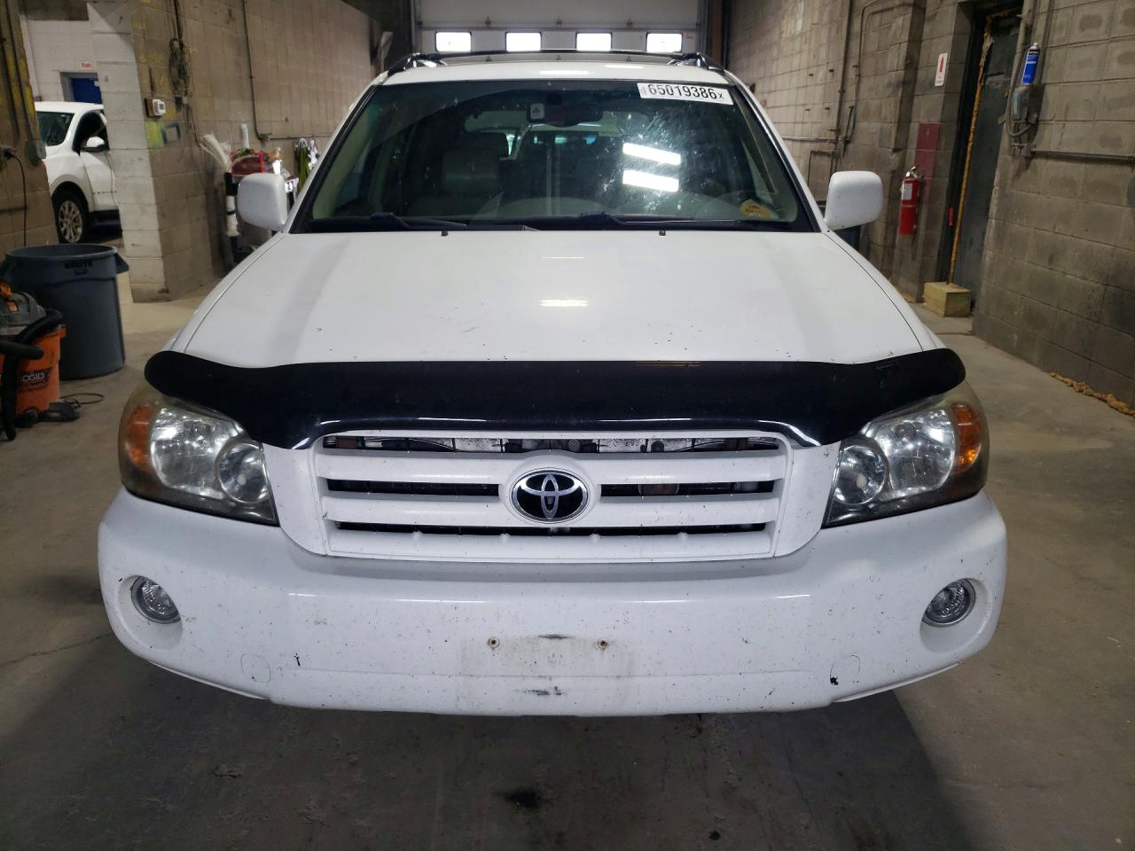 2005 Toyota Highlander Limited White vin: JTEDP21A650053045