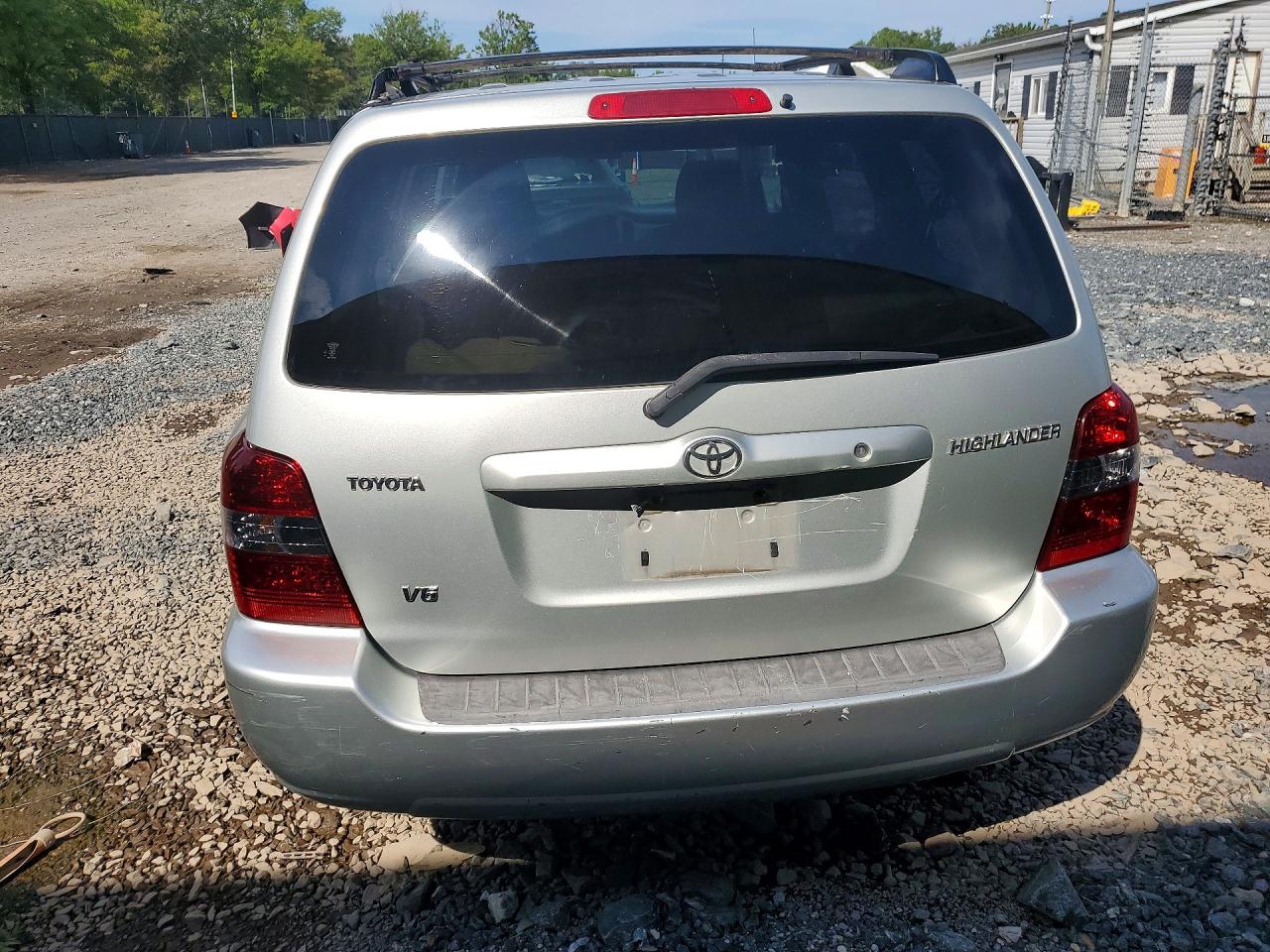 2004 Toyota Highlander Base Silver vin: JTEDP21A740012065