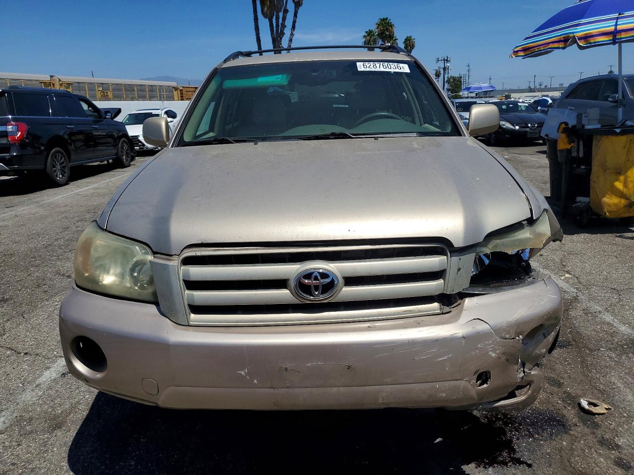 2004 Toyota Highlander Base Tan vin: JTEDP21A740016469