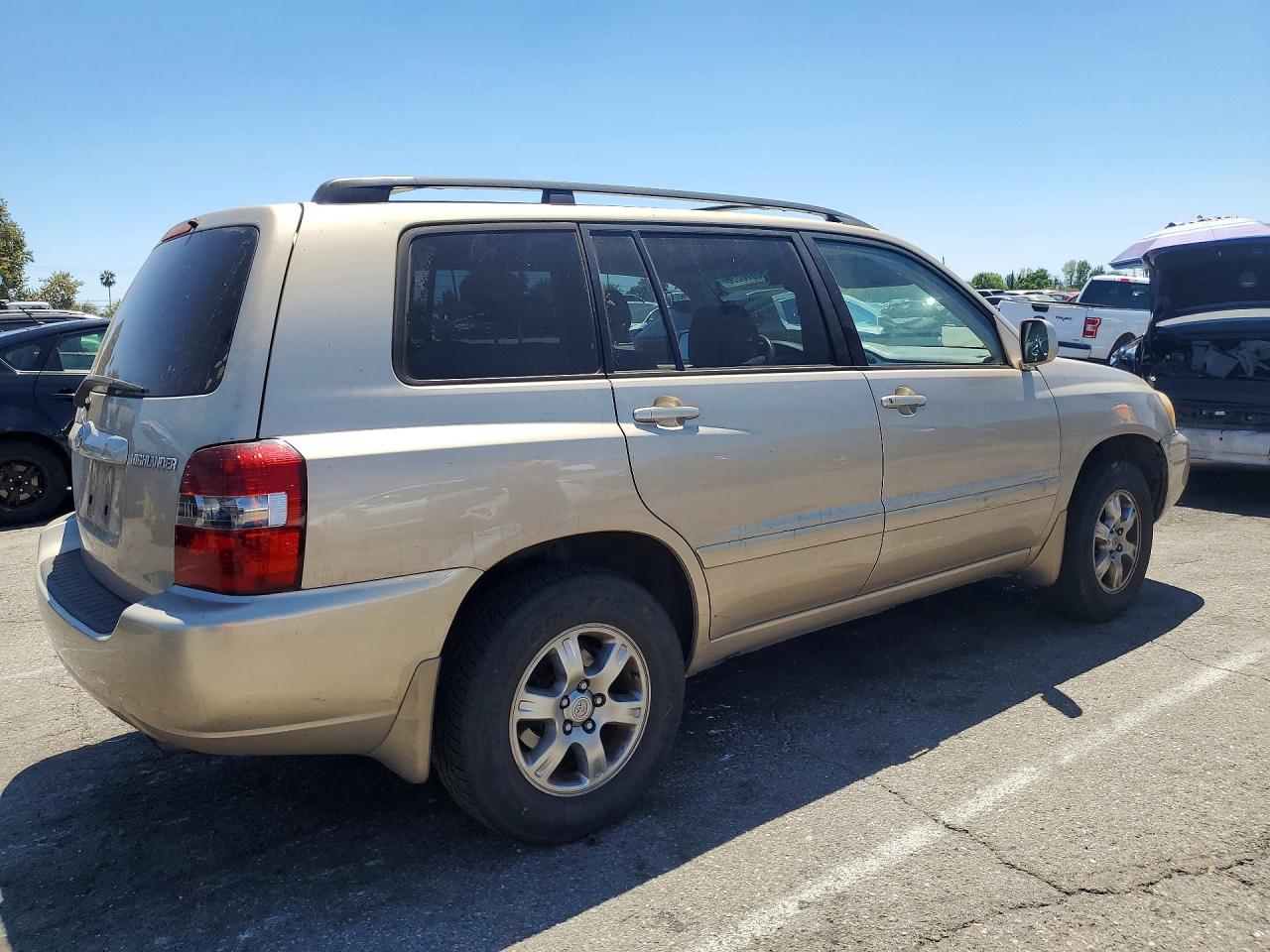 2004 Toyota Highlander Base Tan vin: JTEDP21A740016469