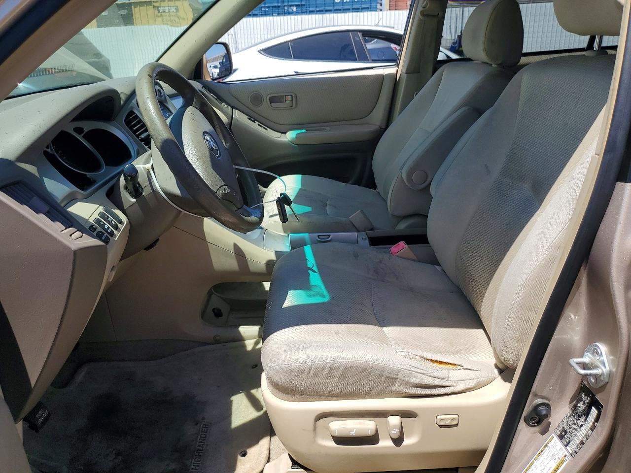 2004 Toyota Highlander Base Tan vin: JTEDP21A740016469