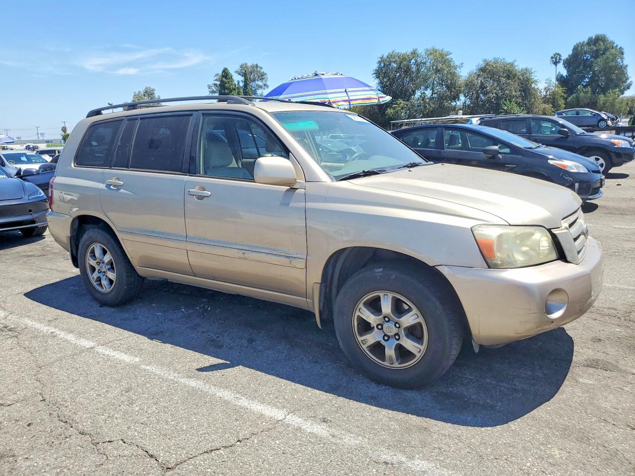 2004 Toyota Highlander Base Tan vin: JTEDP21A740016469