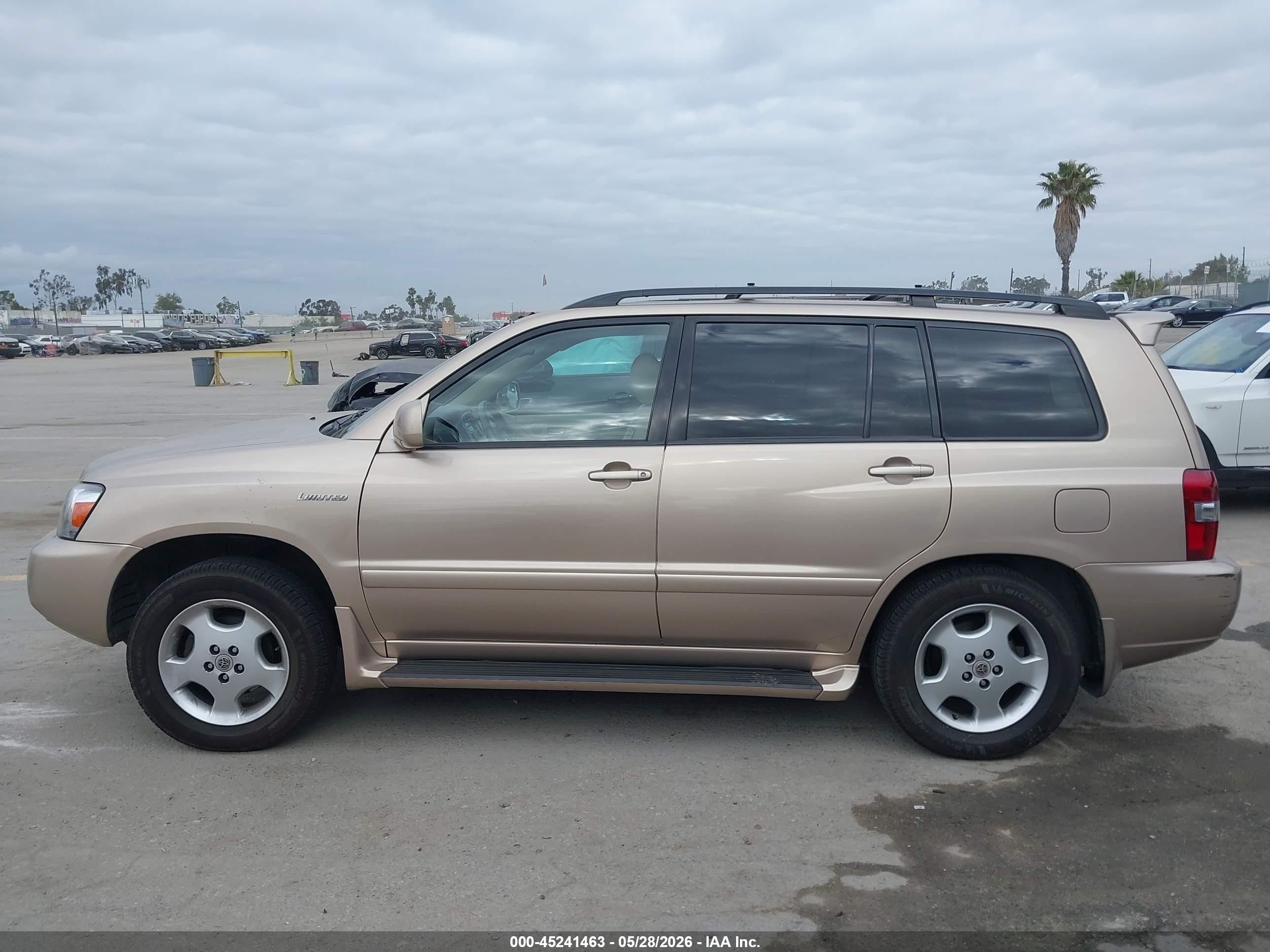 2004 Toyota Highlander Limited V6 Beige vin: JTEDP21A740034938