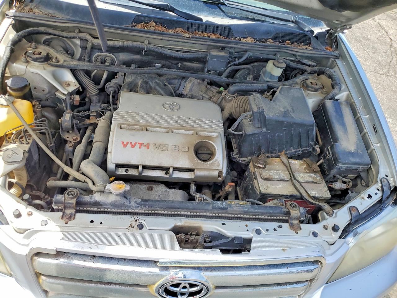 2004 Toyota Highlander Silver vin: JTEDP21A740041131