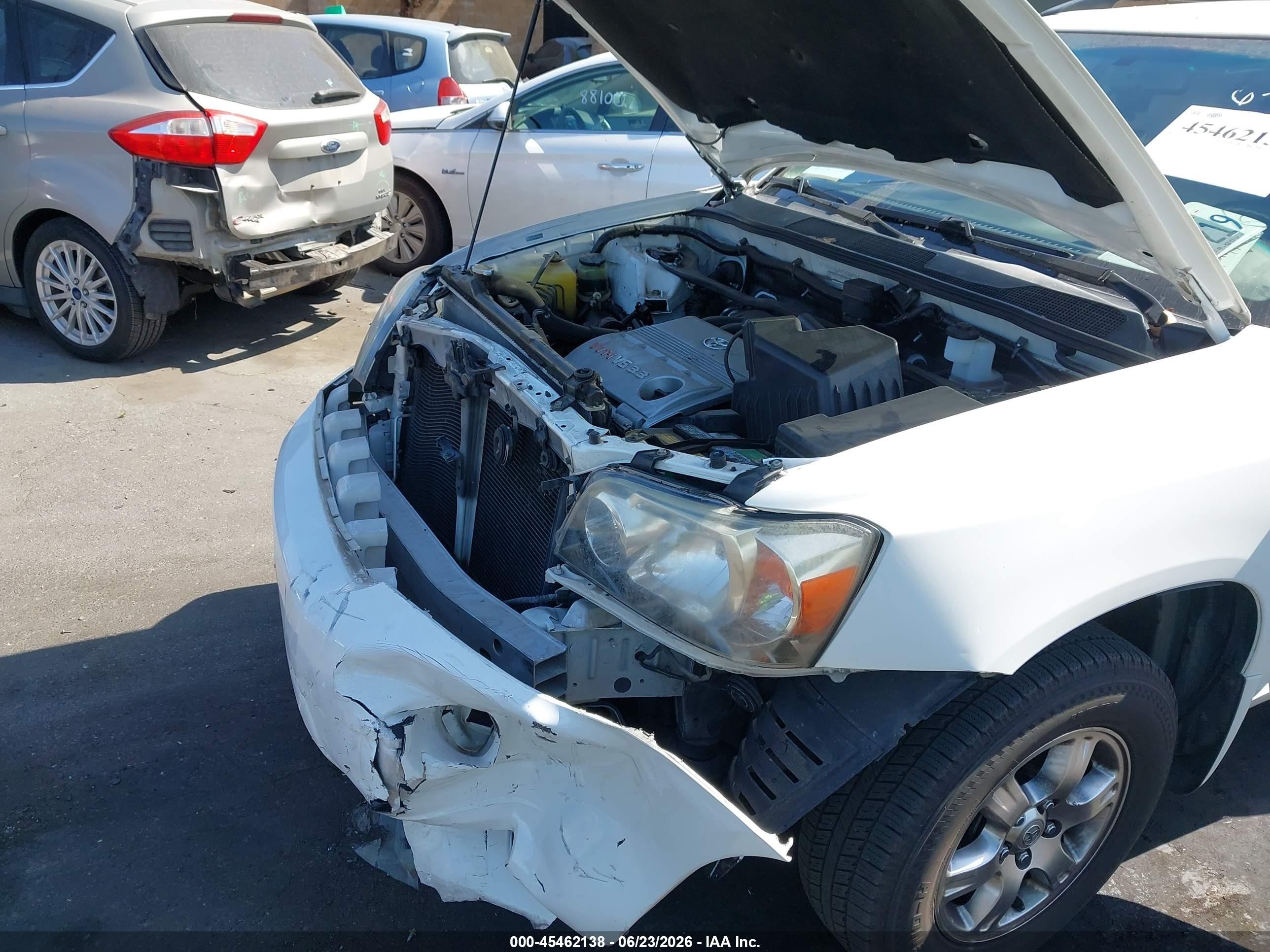 2005 Toyota Highlander V6 White vin: JTEDP21A750048615