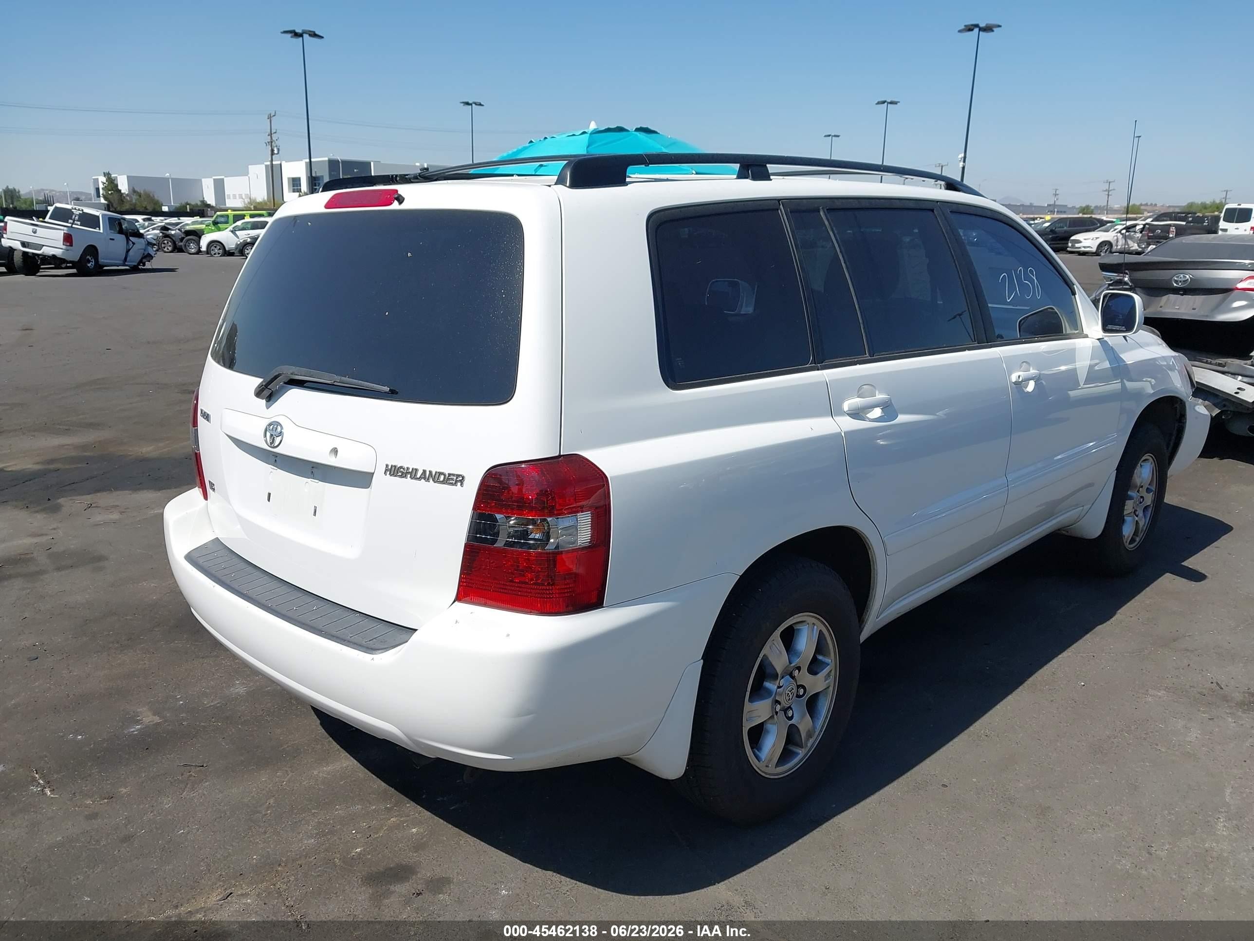2005 Toyota Highlander V6 White vin: JTEDP21A750048615