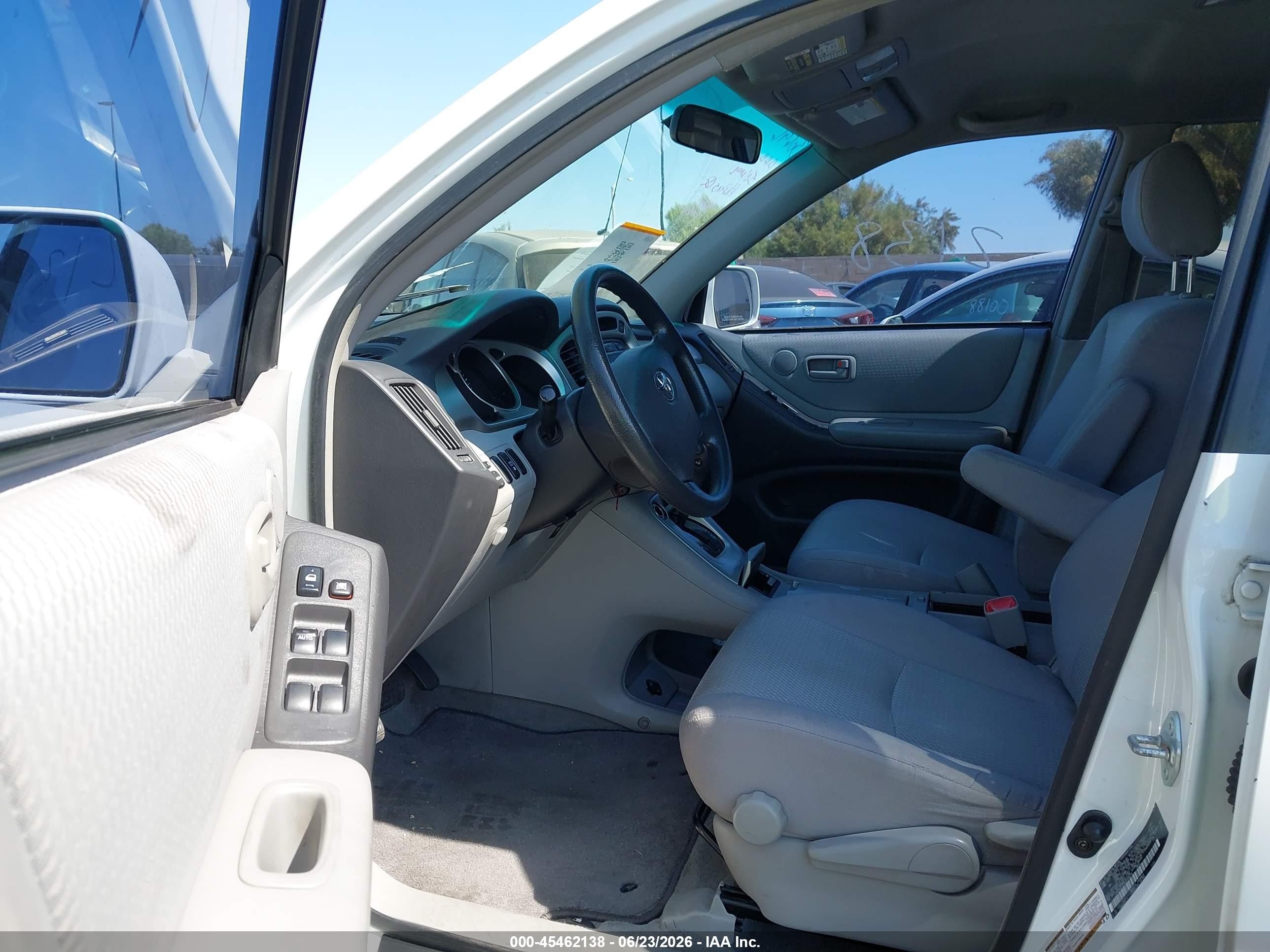 2005 Toyota Highlander V6 White vin: JTEDP21A750048615