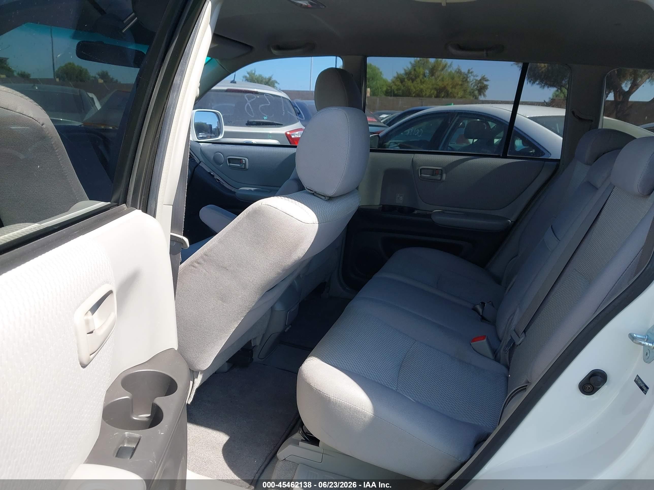 2005 Toyota Highlander V6 White vin: JTEDP21A750048615
