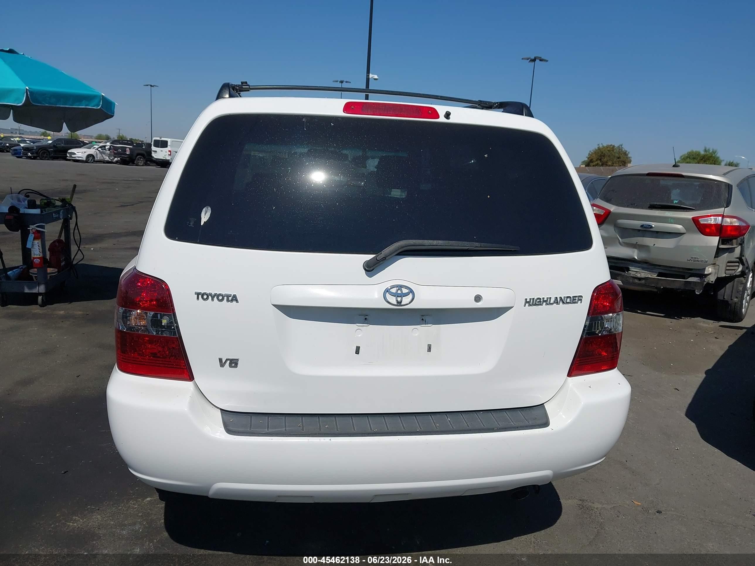 2005 Toyota Highlander V6 White vin: JTEDP21A750048615