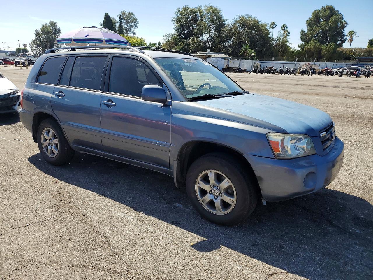 2005 Toyota Highlander Base Blue vin: JTEDP21A750049229