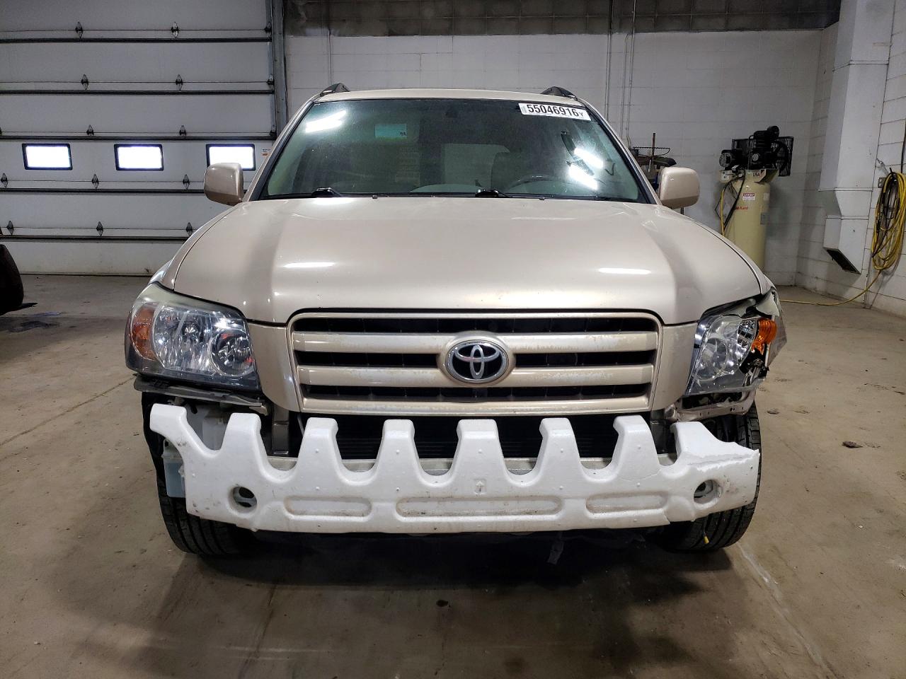 2005 Toyota Highlander Limited Tan vin: JTEDP21A750083073