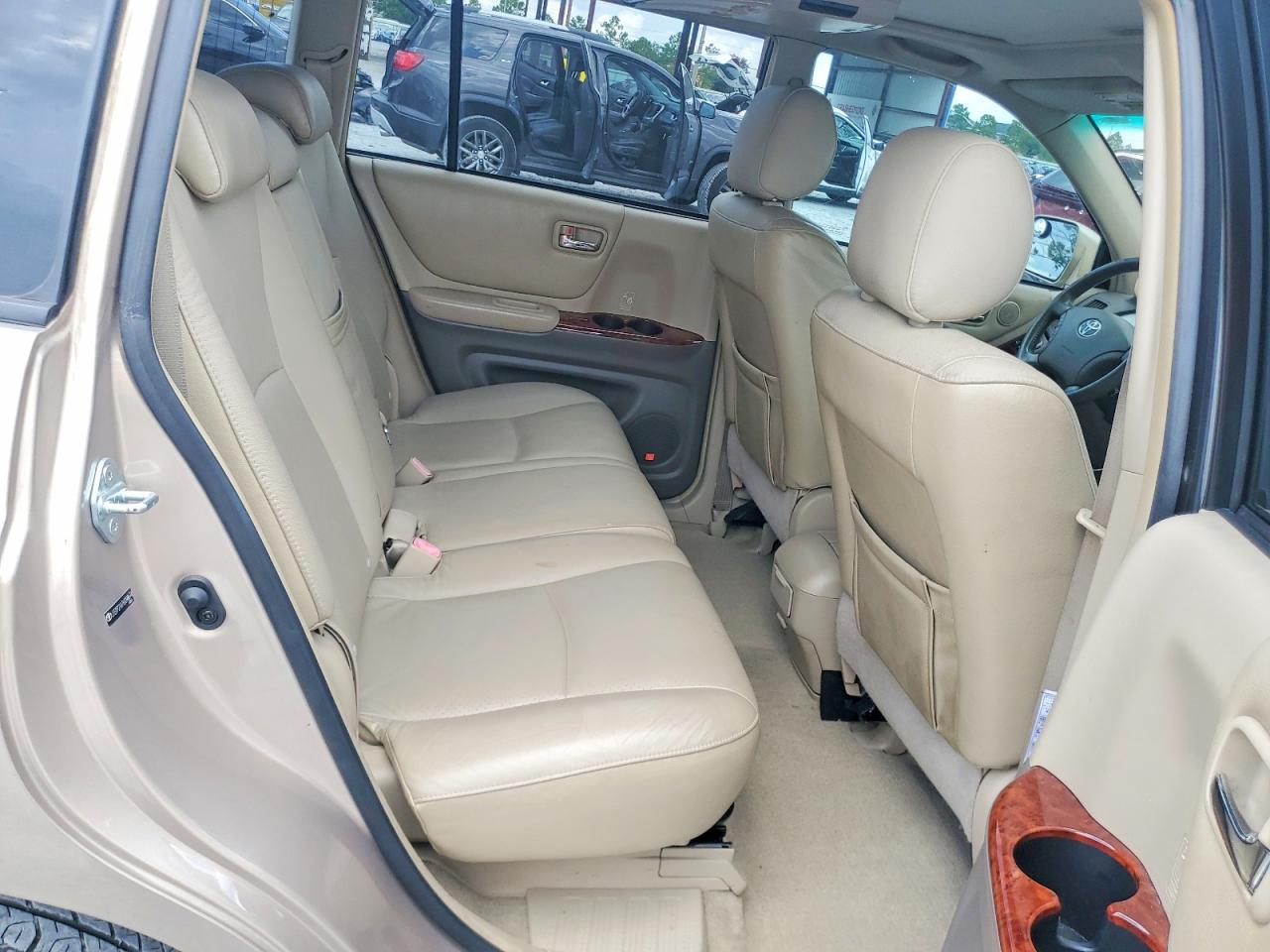 2006 Toyota Highlander Limited Gold vin: JTEDP21A760098674