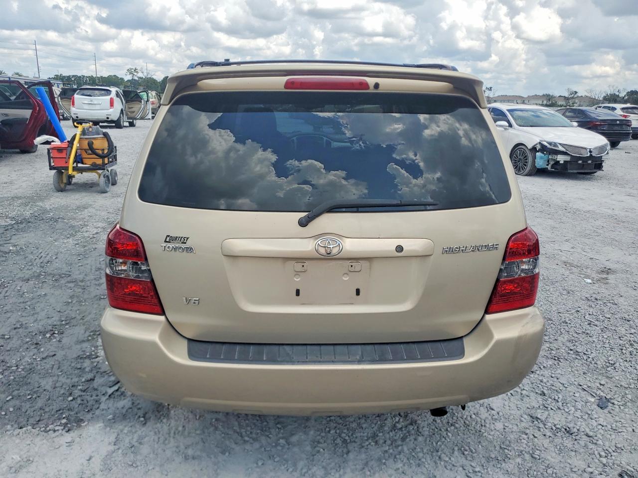 2006 Toyota Highlander Limited Gold vin: JTEDP21A760098674
