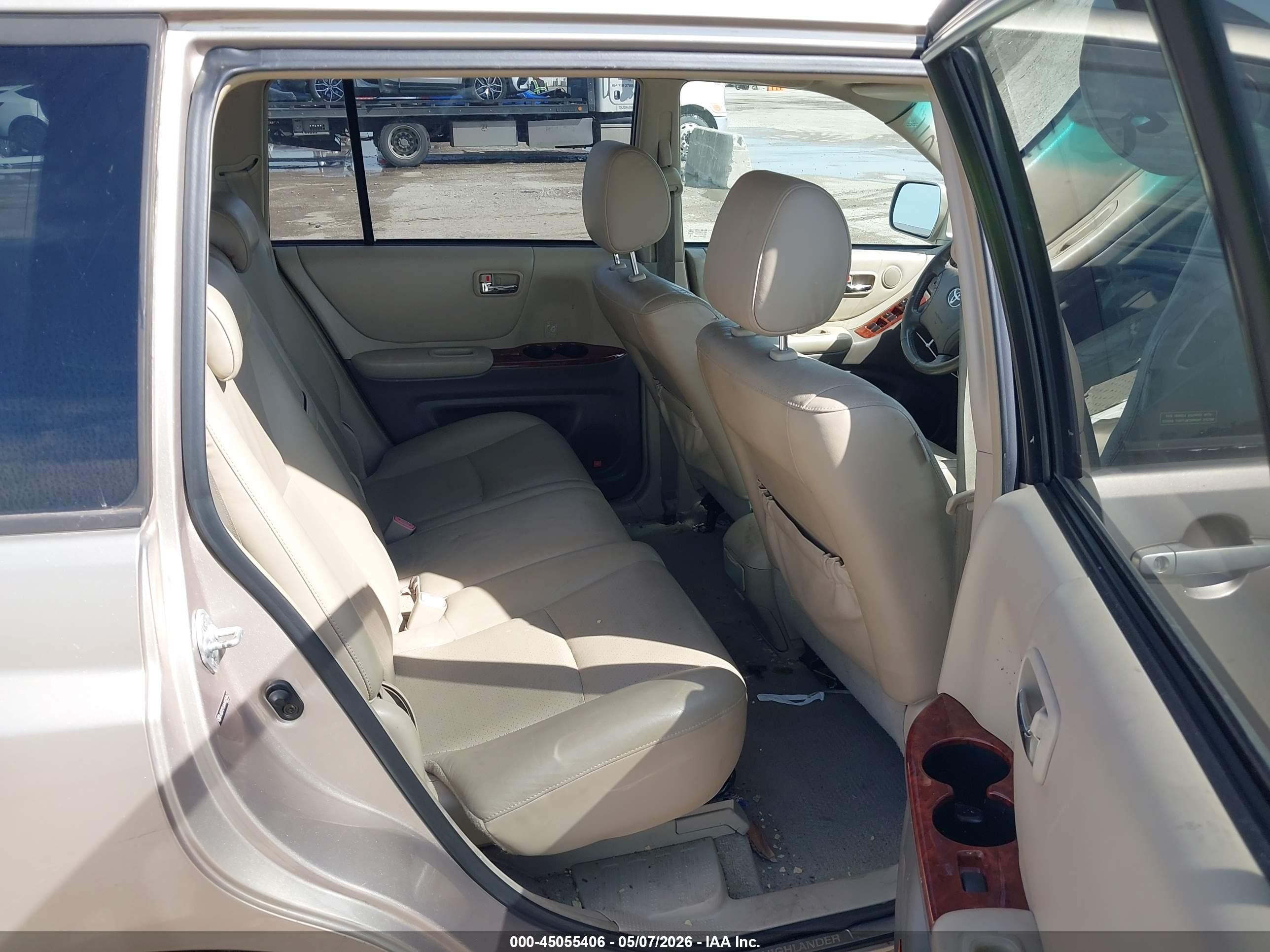 2004 Toyota Highlander Limited V6 Gold vin: JTEDP21A840035967