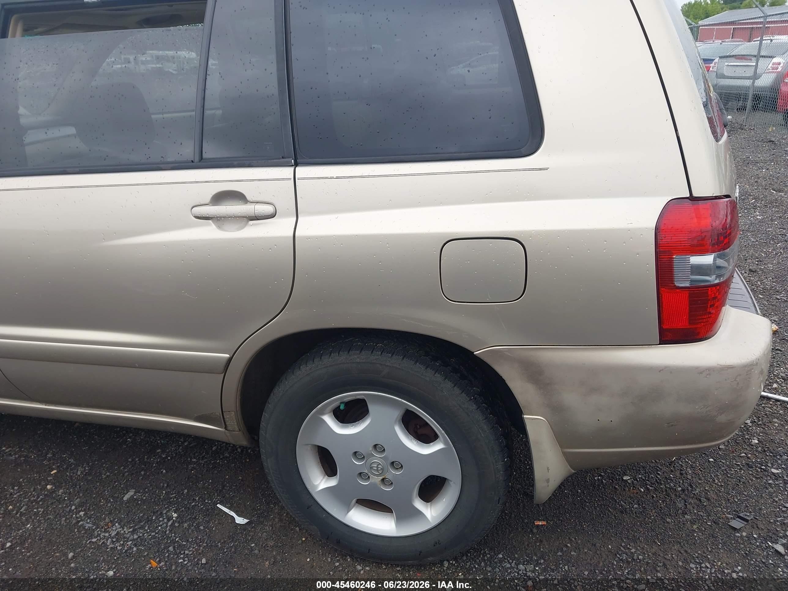 2005 Toyota Highlander Limited V6 Золотой vin: JTEDP21A850050342