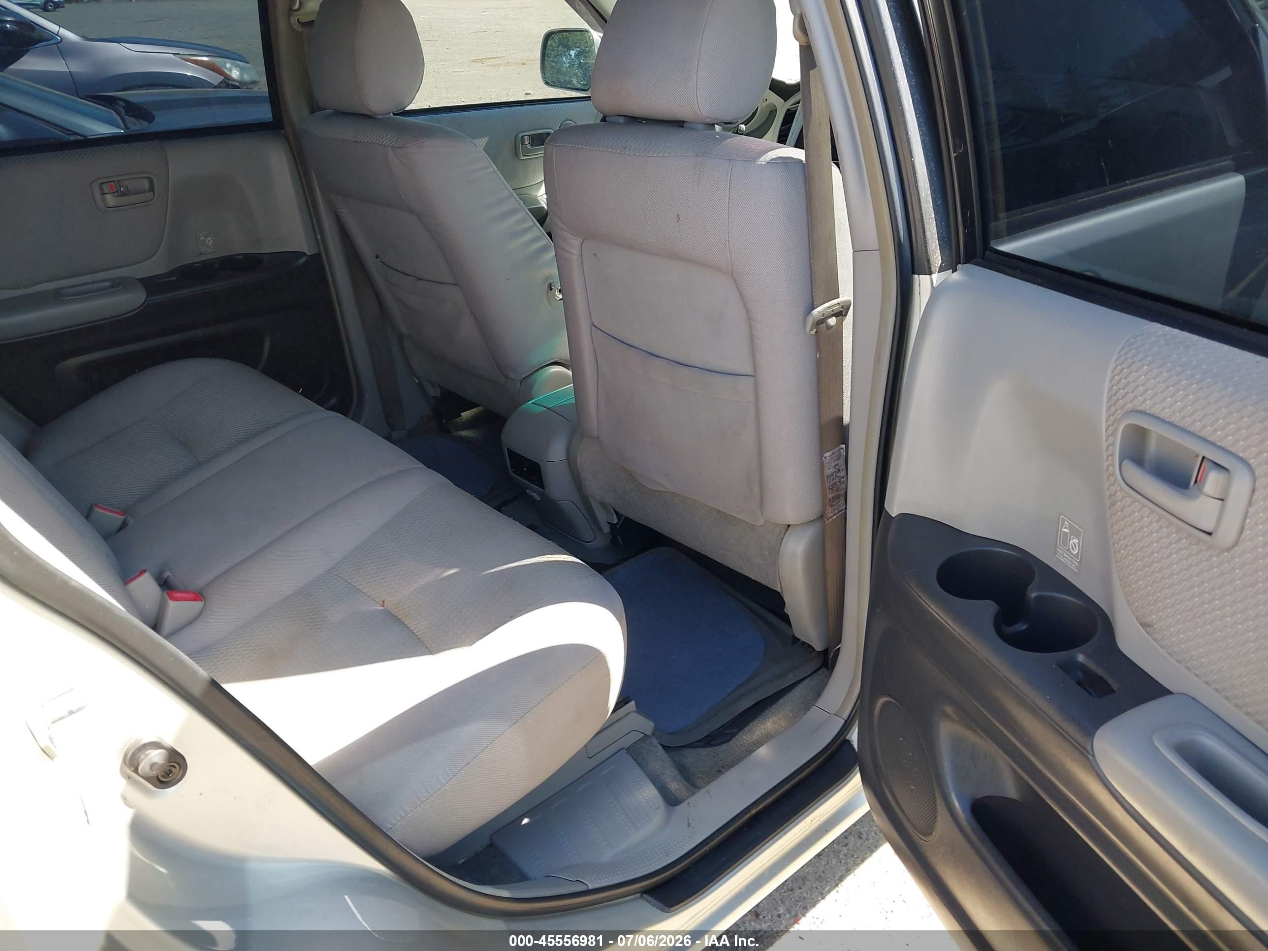 2005 Toyota Highlander V6 Silver vin: JTEDP21A850060756