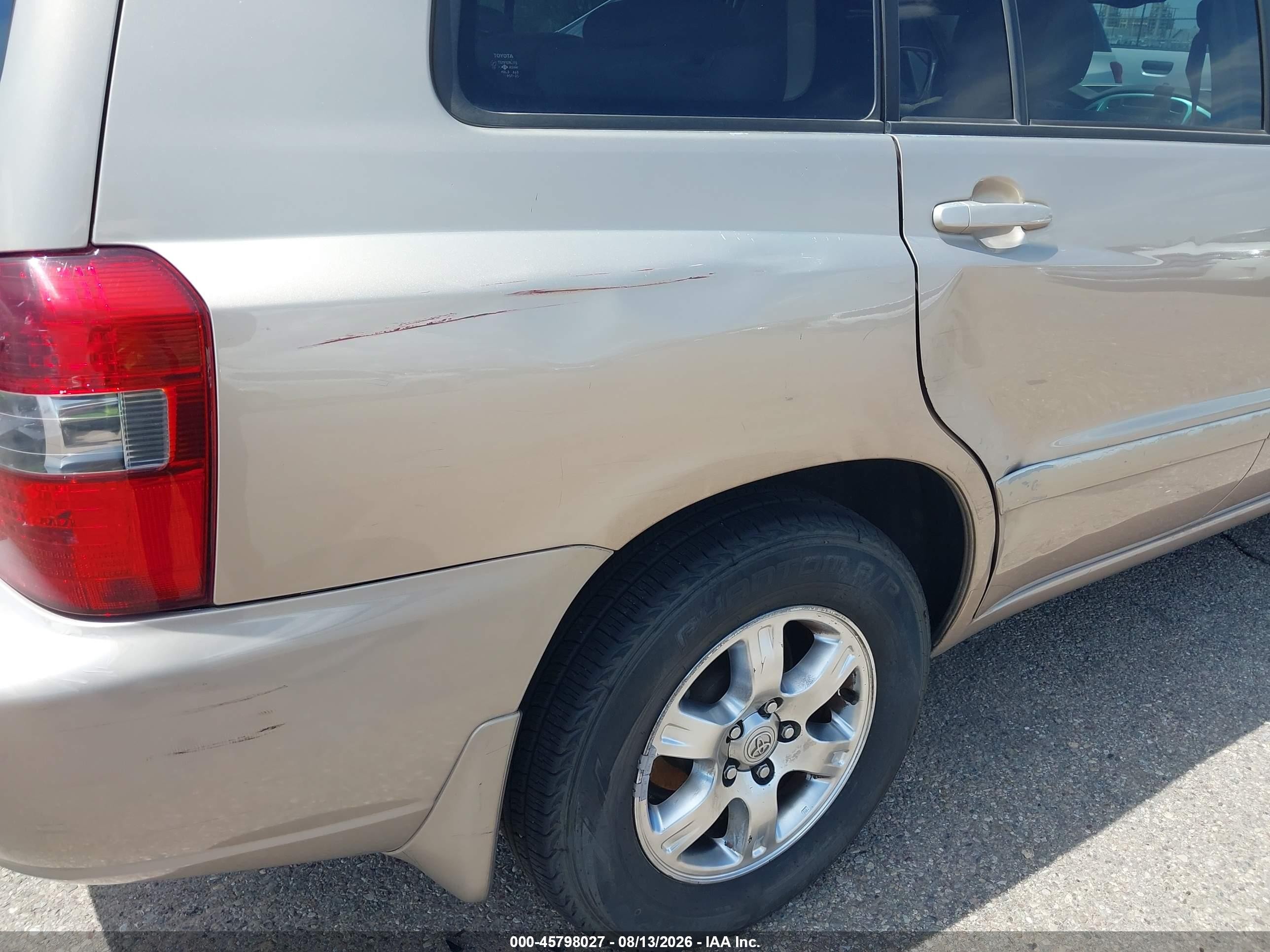 2004 Toyota Highlander V6 Gold vin: JTEDP21A940004792