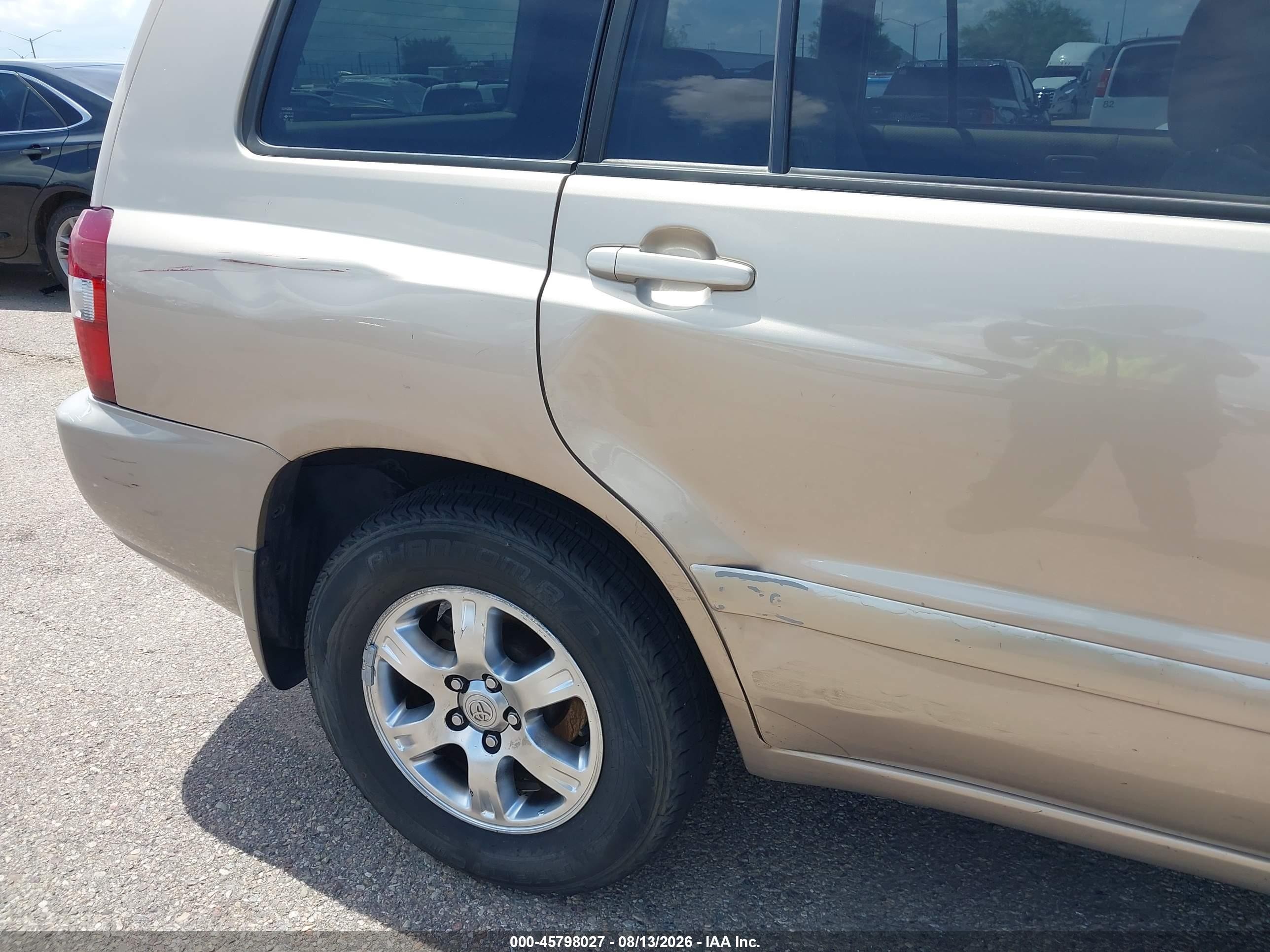 2004 Toyota Highlander V6 Gold vin: JTEDP21A940004792