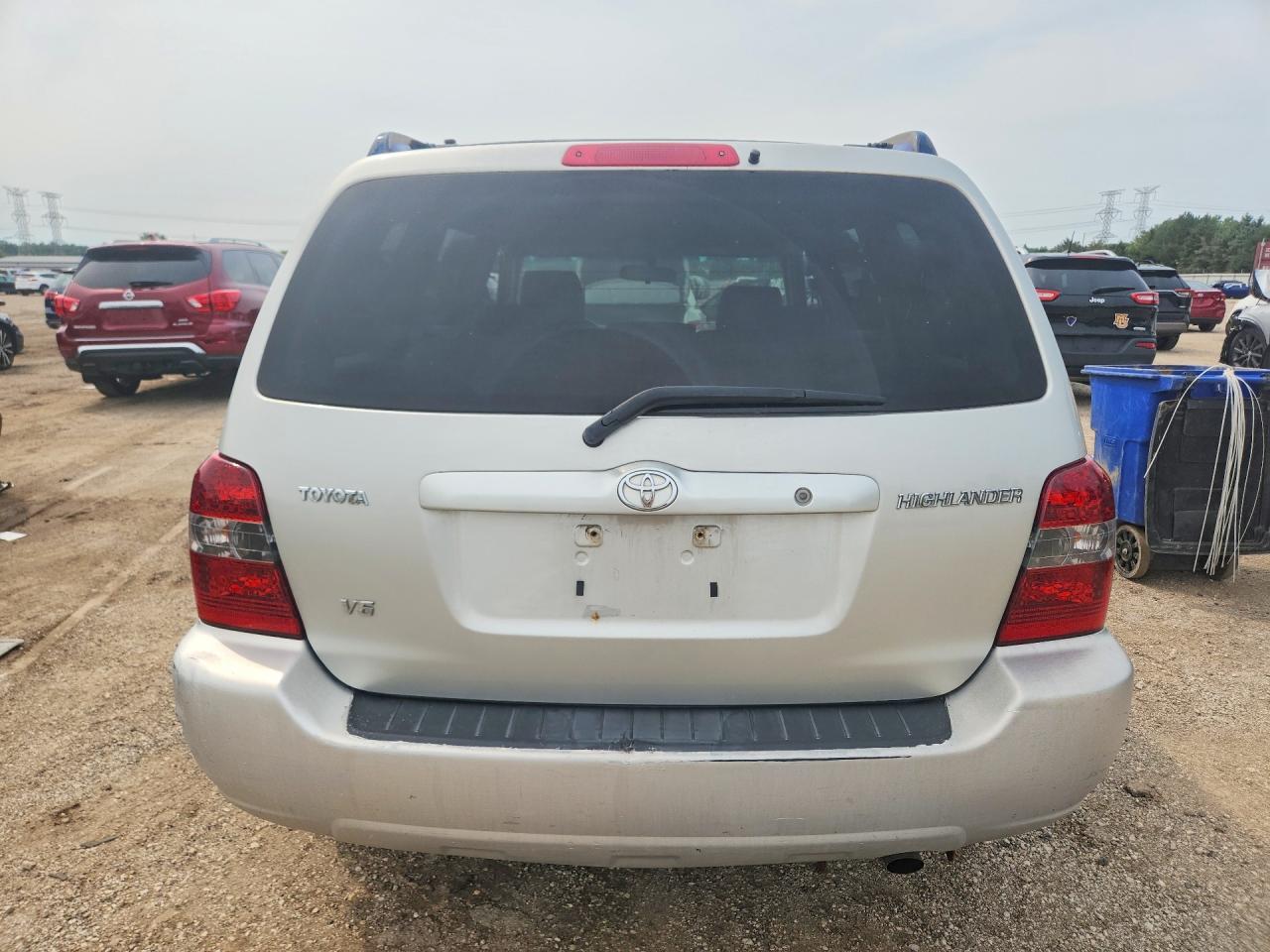 2005 Toyota Highlander Base Silver vin: JTEDP21A950046753