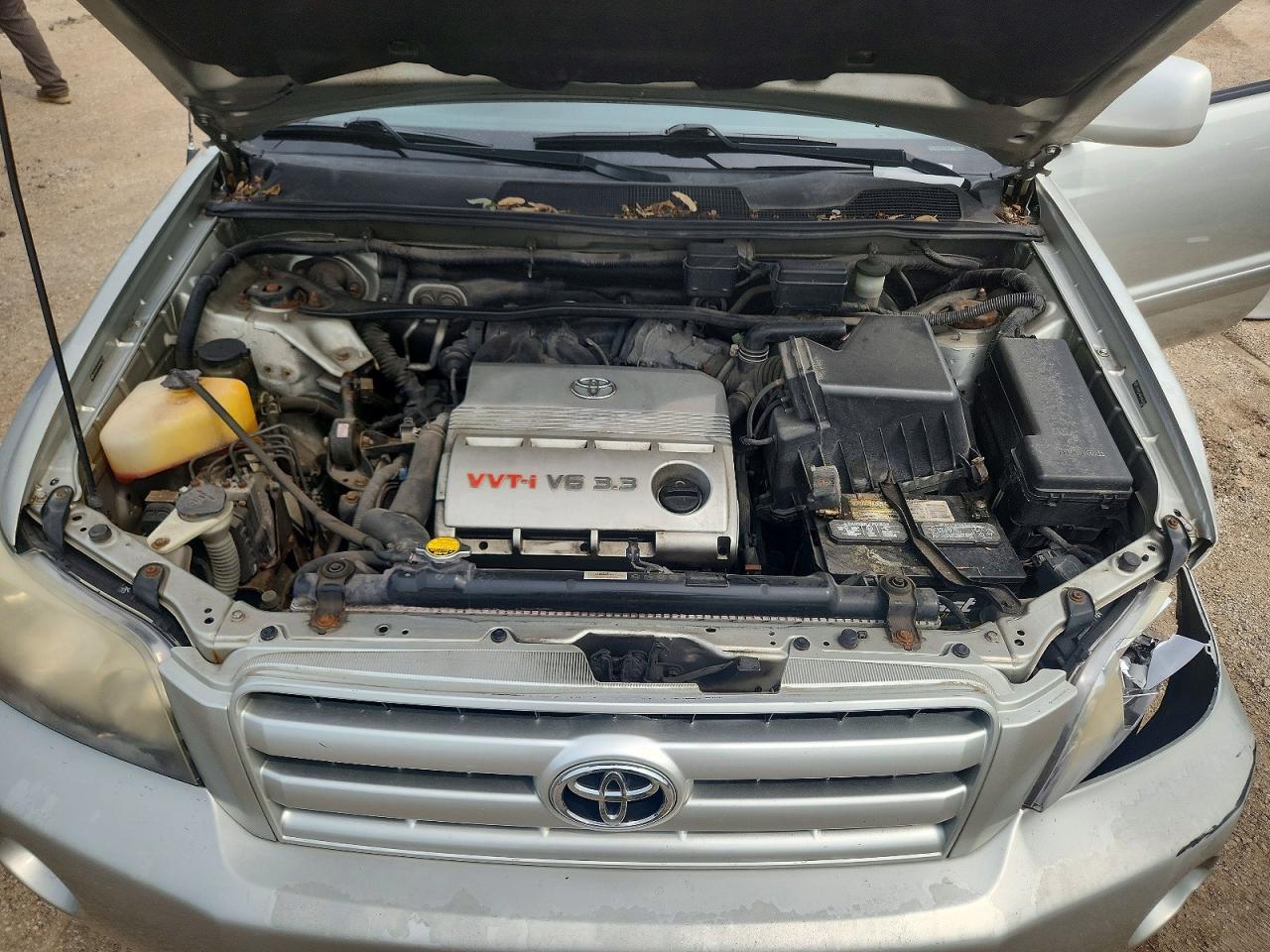 2005 Toyota Highlander Base Silver vin: JTEDP21A950046753