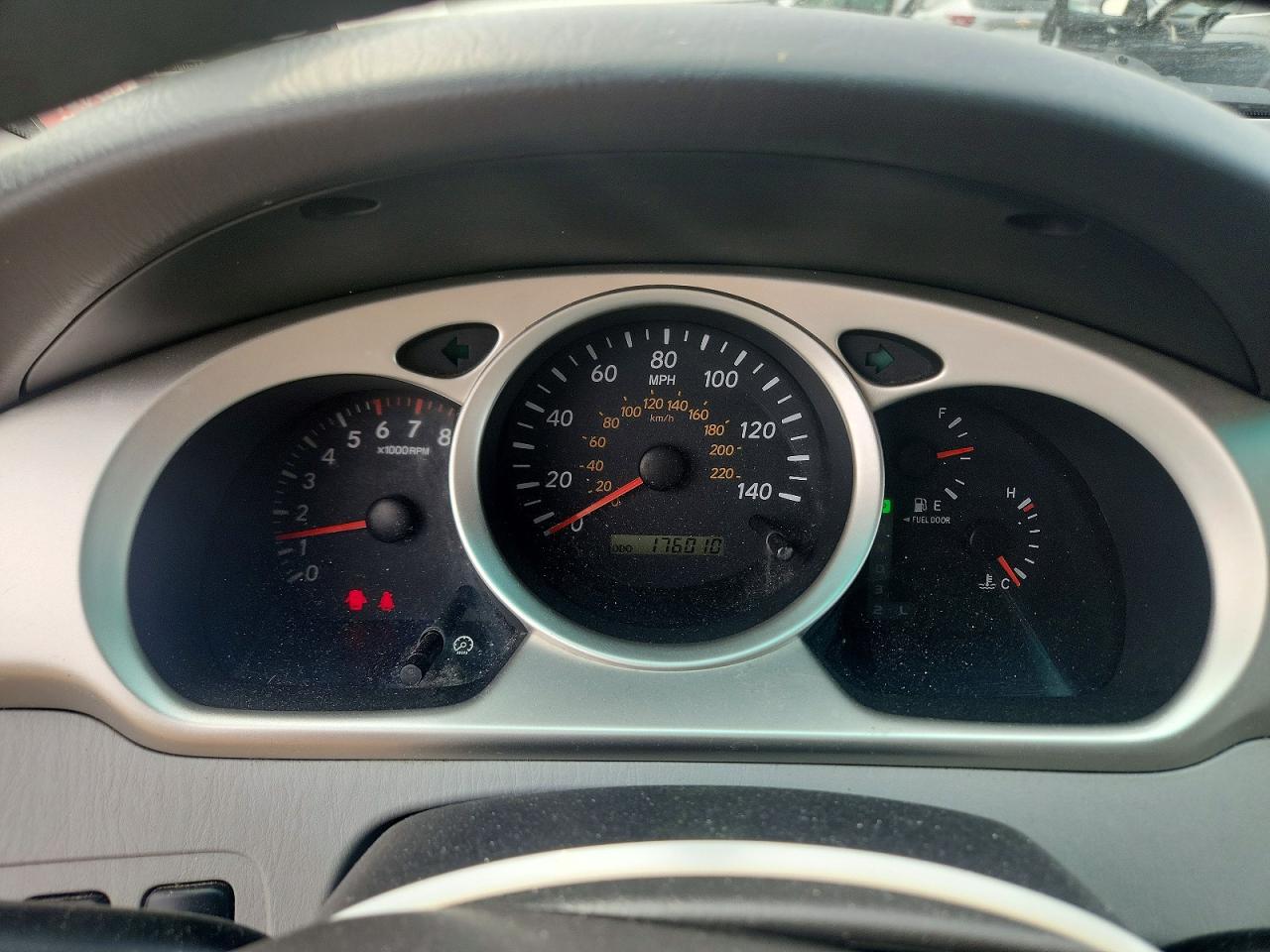 2005 Toyota Highlander Base Silver vin: JTEDP21A950046753