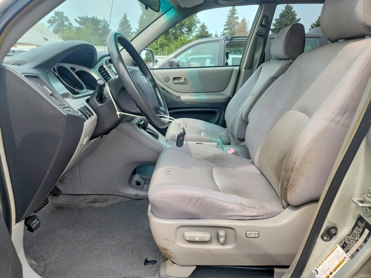 2005 Toyota Highlander Base Silver vin: JTEDP21A950046753