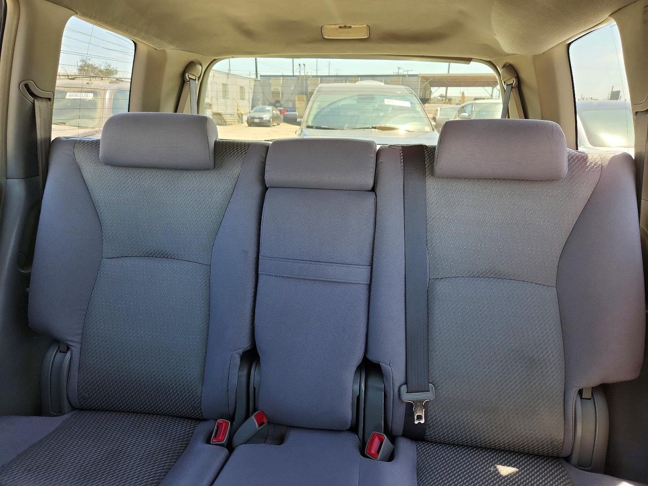 2005 Toyota Highlander Base Blue vin: JTEDP21A950084337