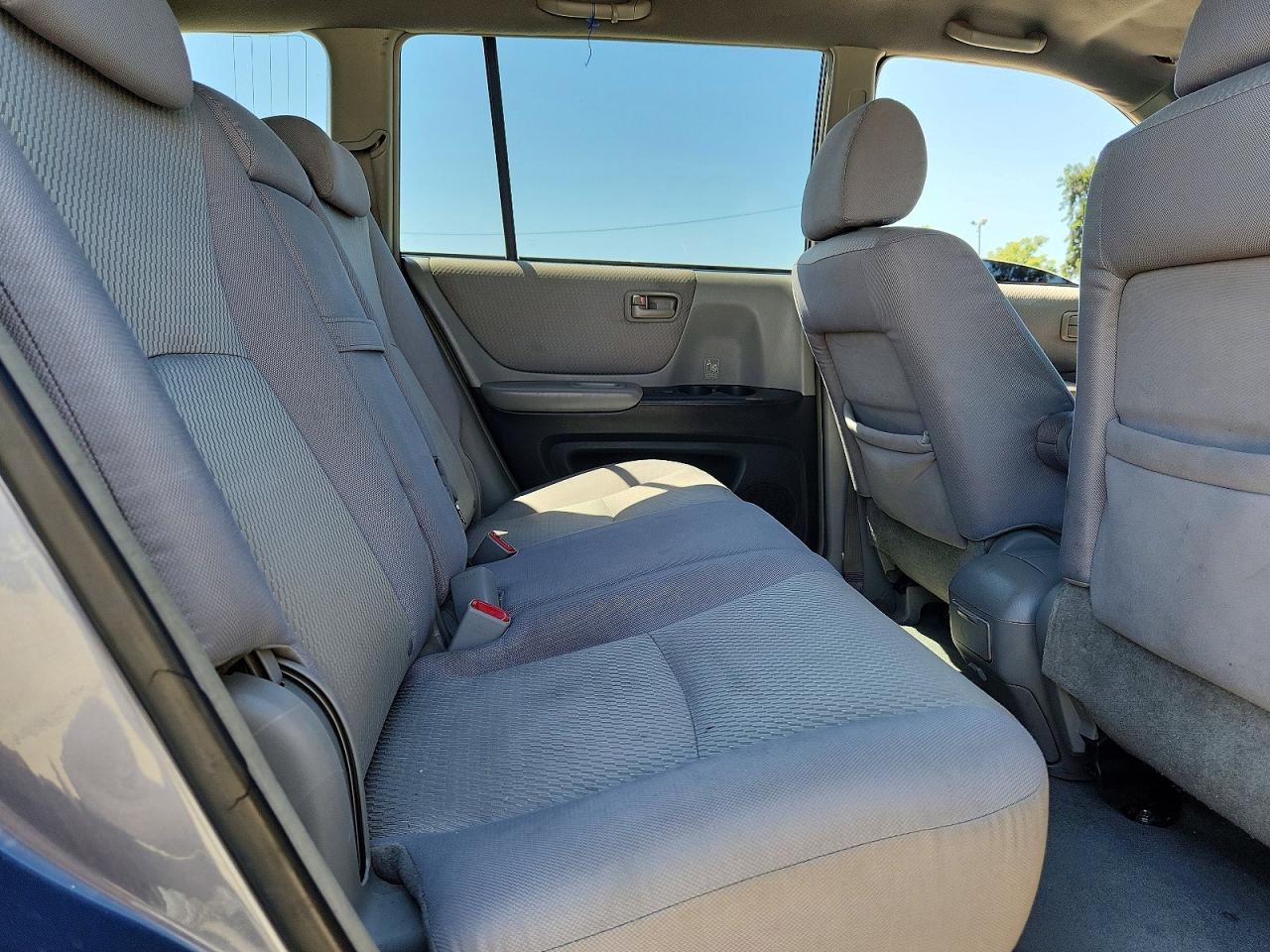 2005 Toyota Highlander Base Blue vin: JTEDP21A950084337