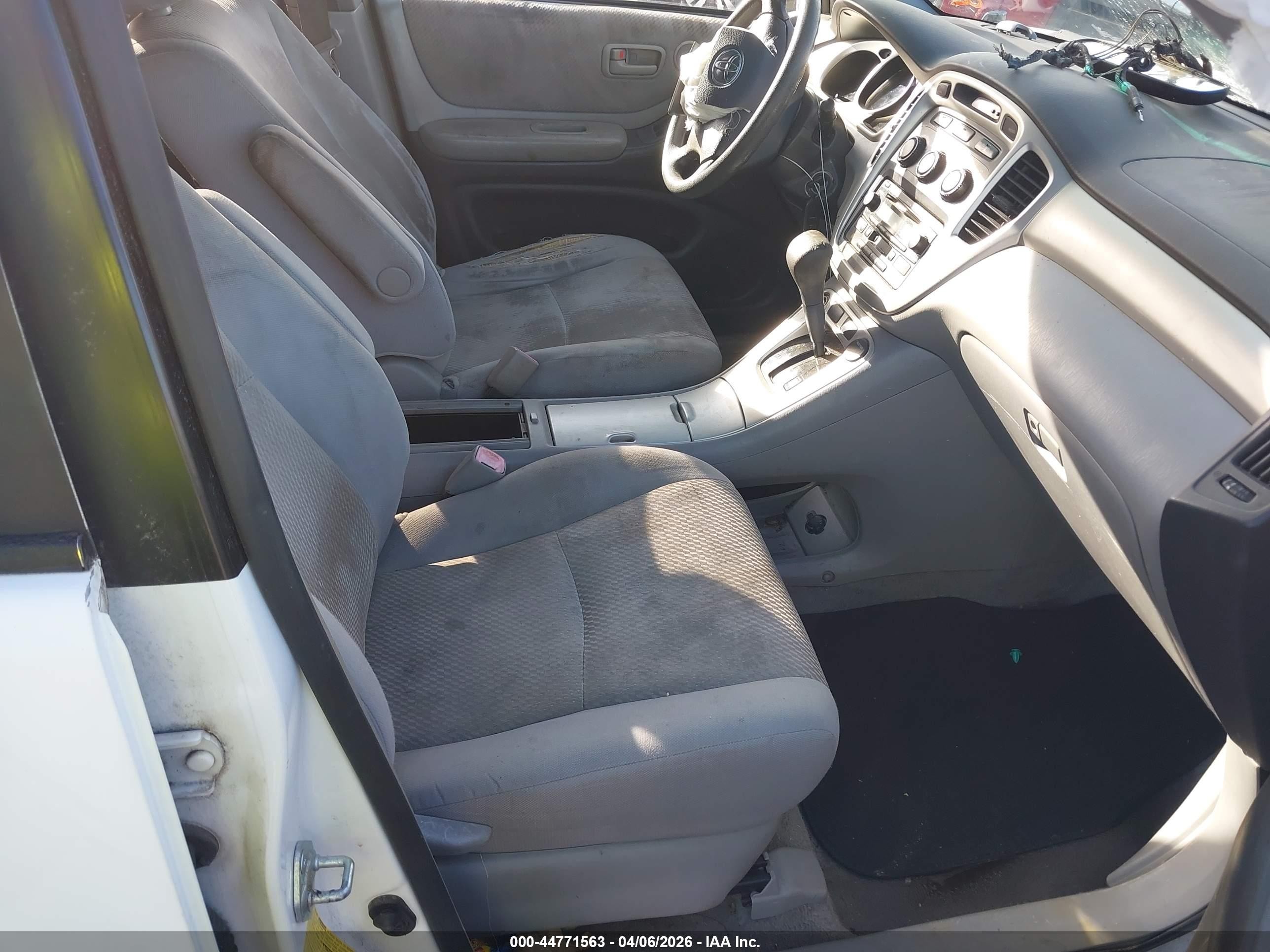 2006 Toyota Highlander V6 White vin: JTEDP21A960120920