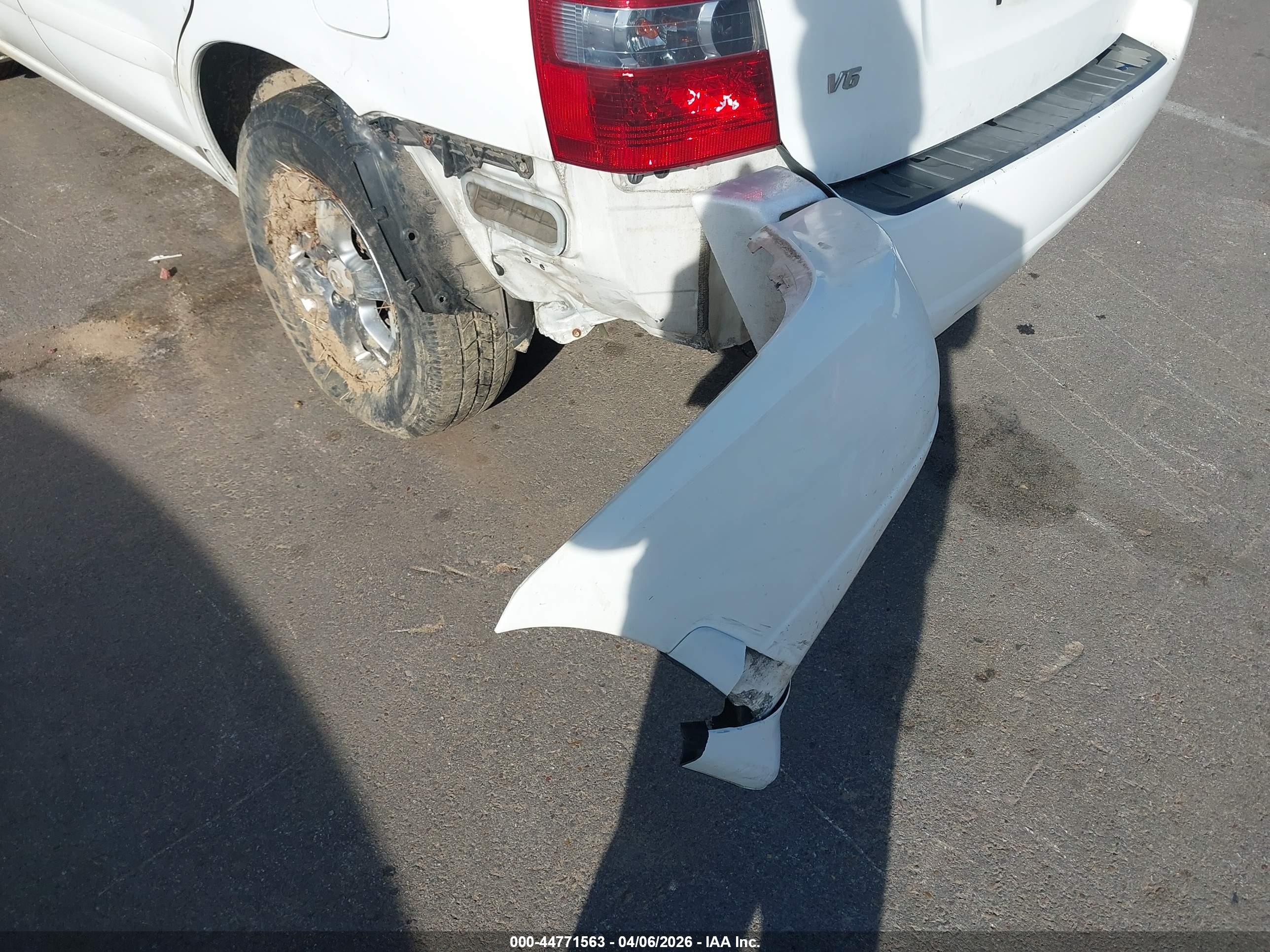 2006 Toyota Highlander V6 White vin: JTEDP21A960120920
