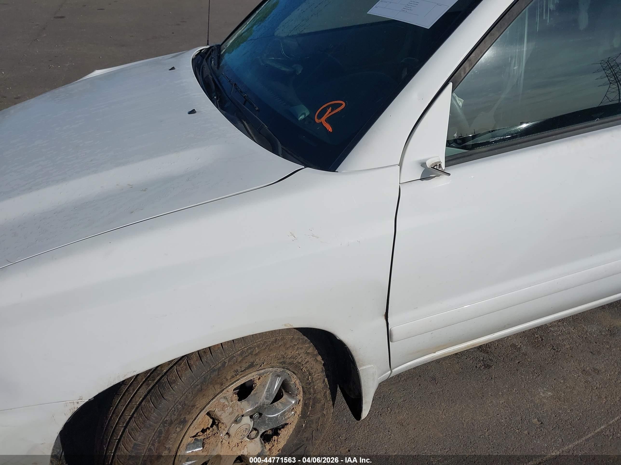 2006 Toyota Highlander V6 White vin: JTEDP21A960120920