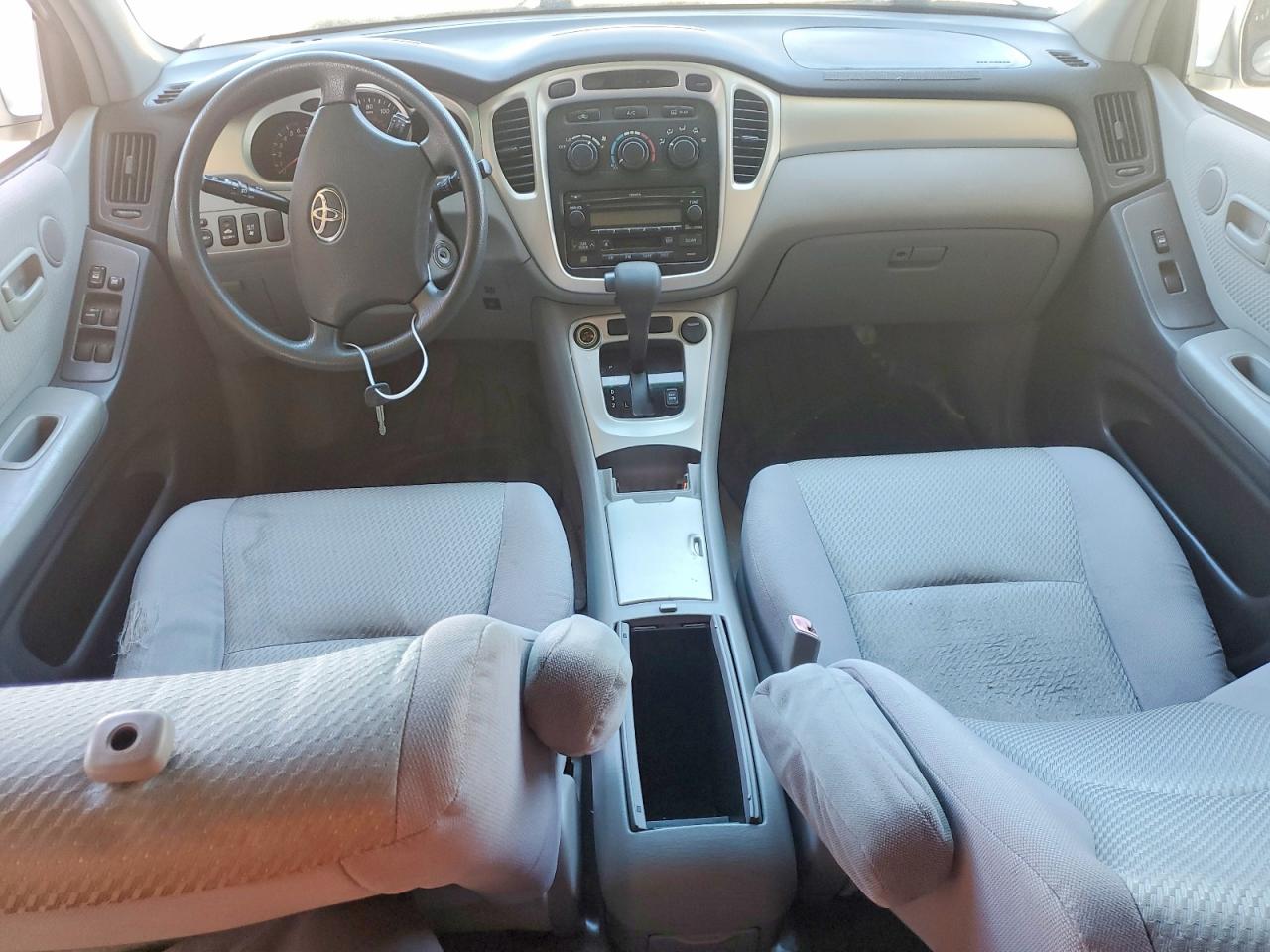 2006 Toyota Highlander Base Silver vin: JTEDP21AX60092206