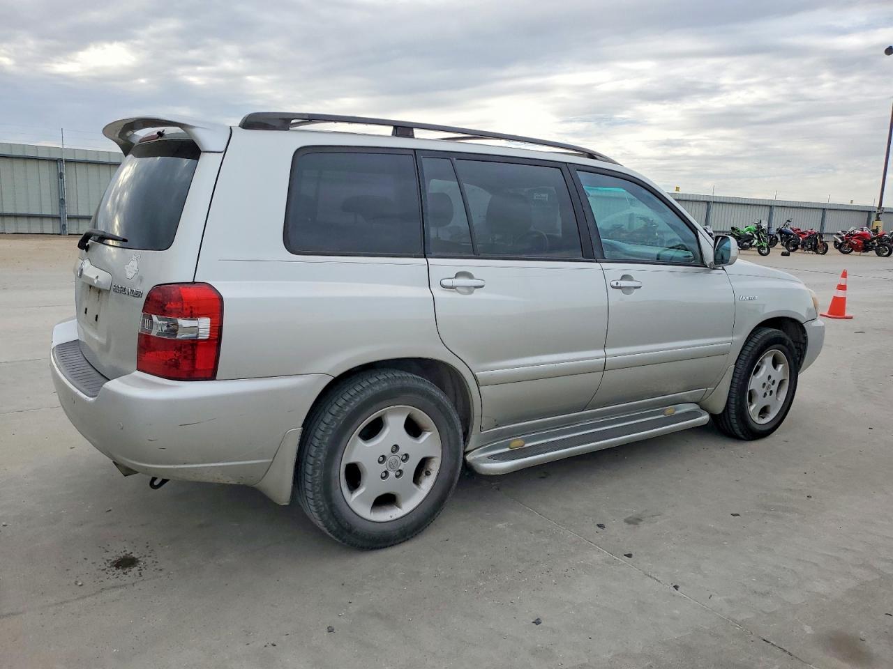 2006 Toyota Highlander Limited Silver vin: JTEDP21AX60099334