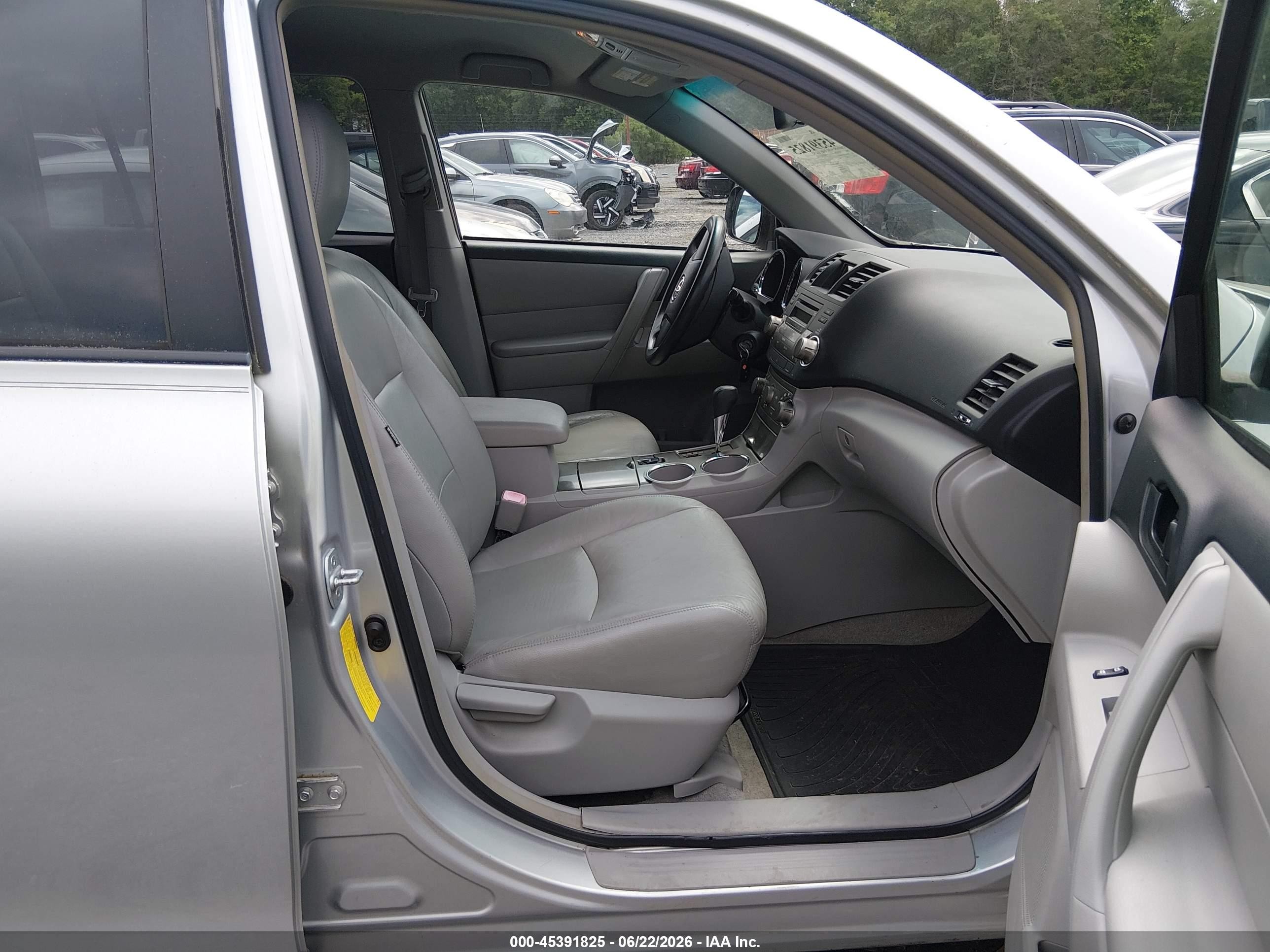 2008 Toyota Highlander   Silver vin: JTEDS41A082016432