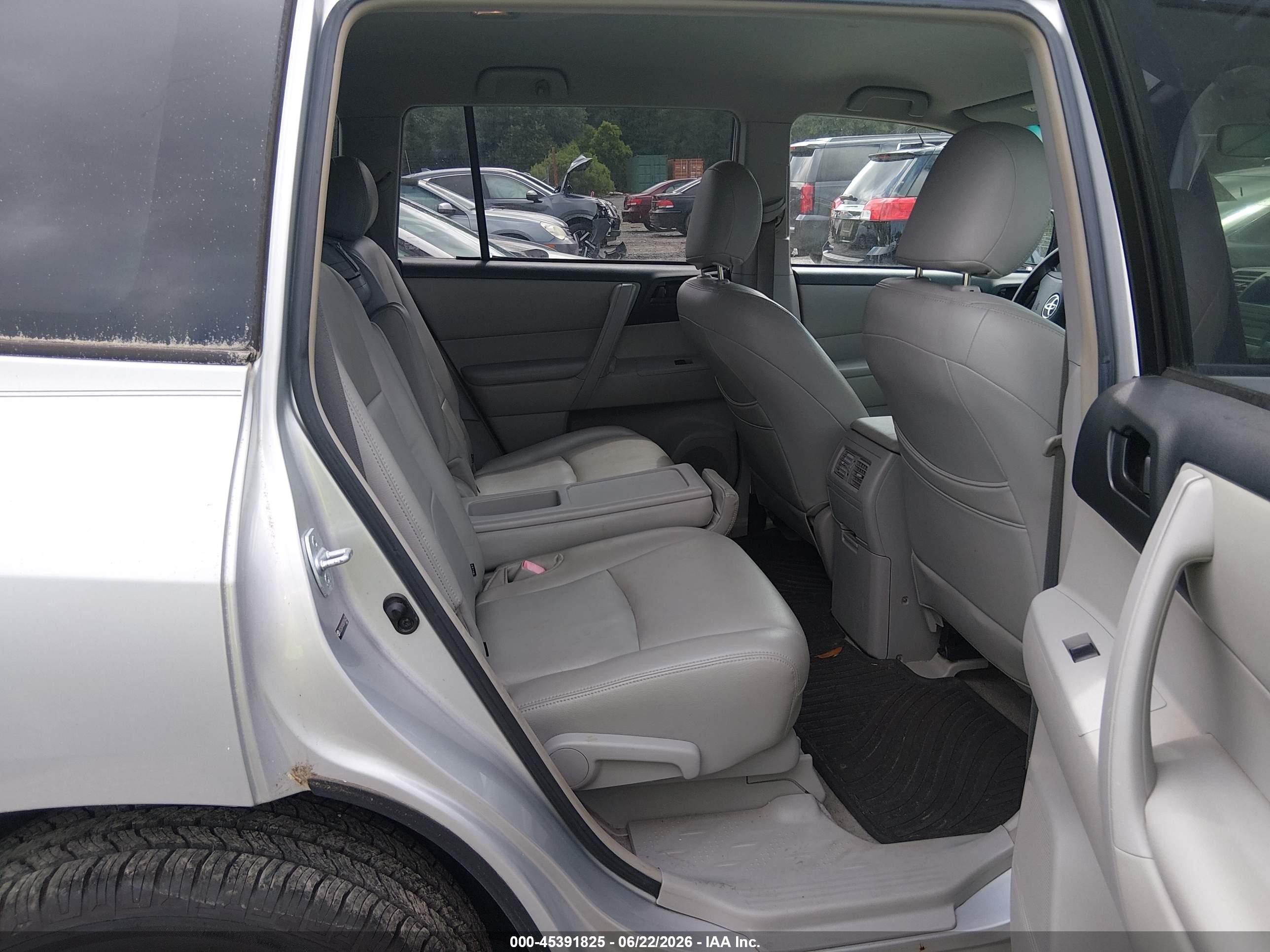 2008 Toyota Highlander   Silver vin: JTEDS41A082016432